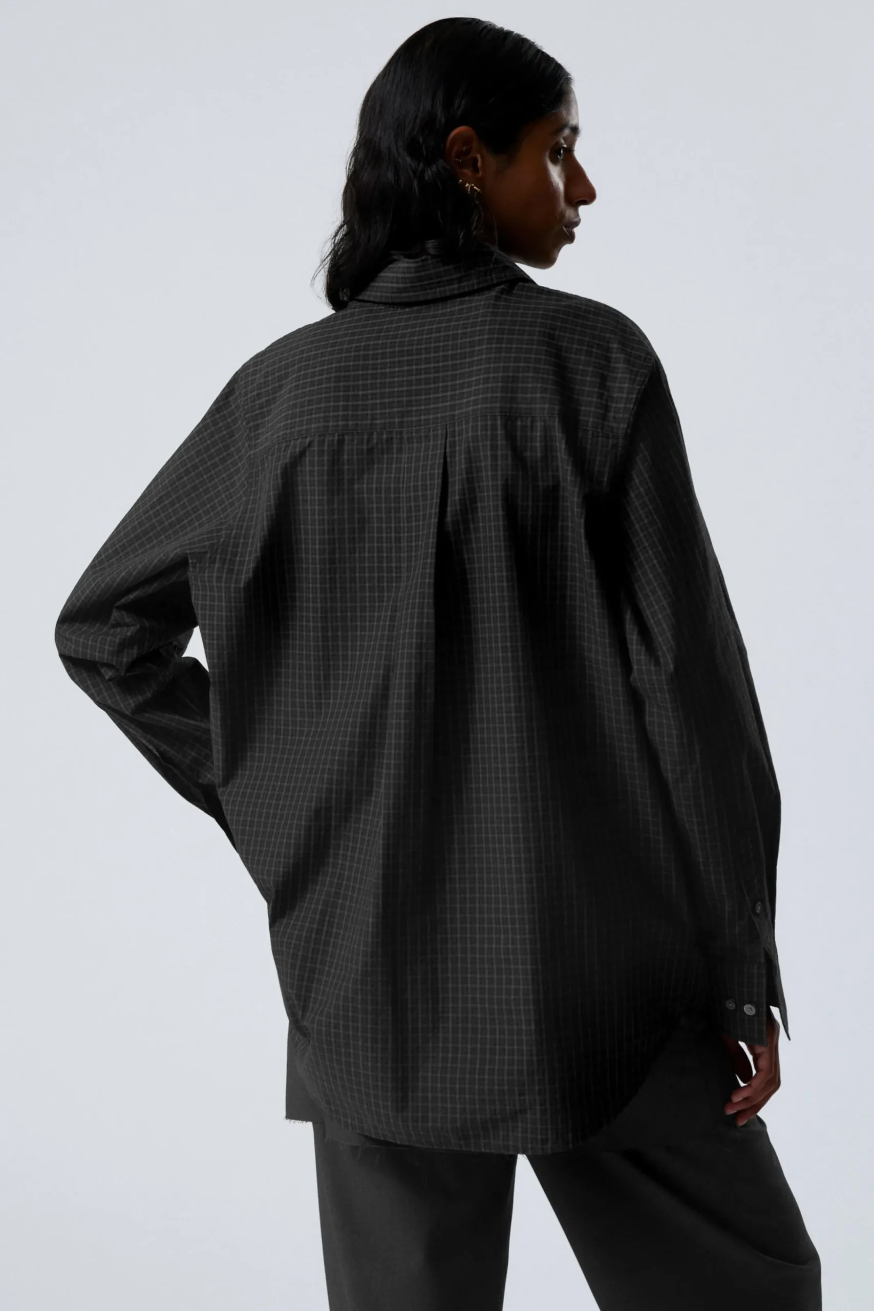regular_poplin_shirt_3.webp Weekday Blusar & Skjortor<REGULAR POPLIN SHIRT