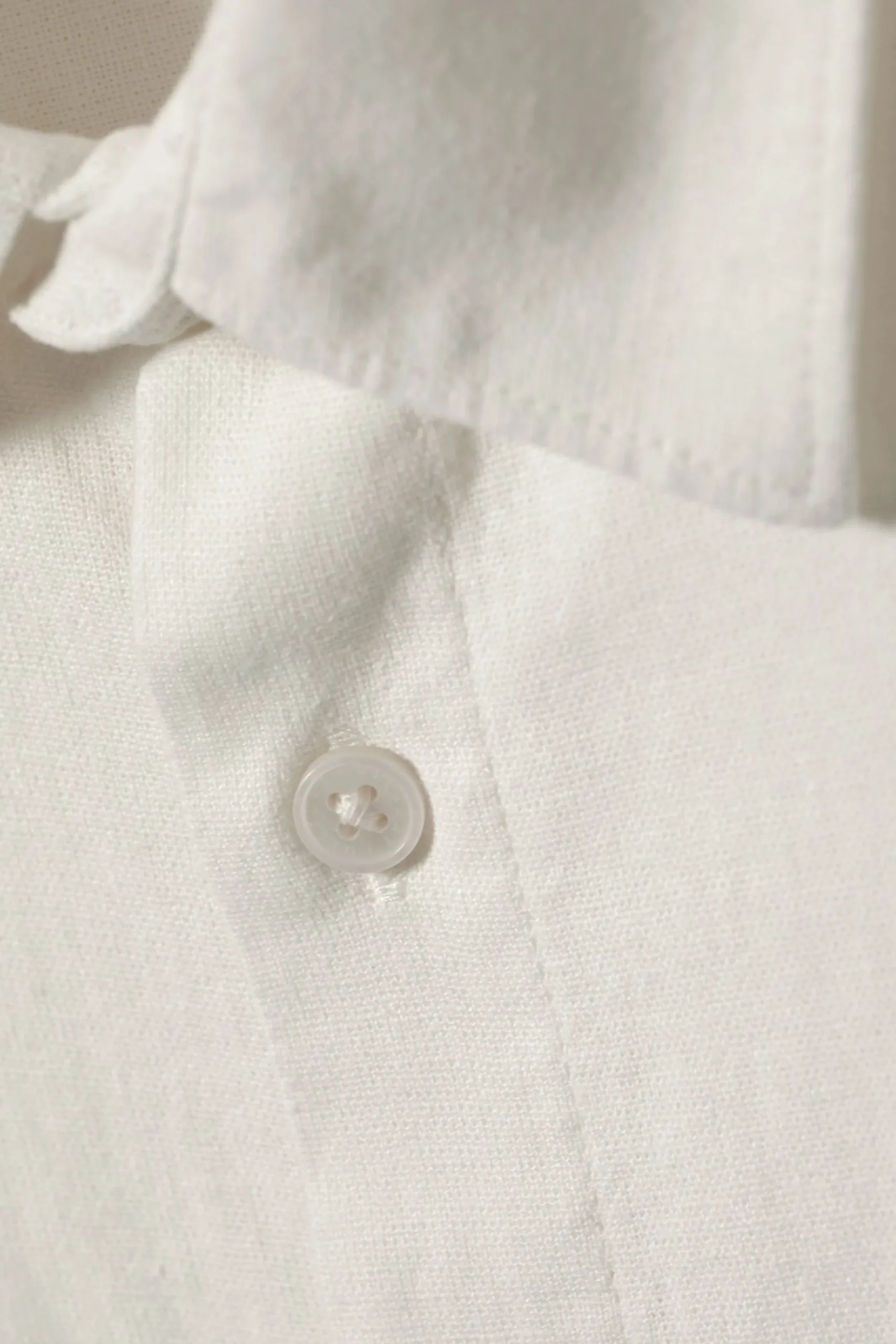 relaxed_linen_short_sleeve_4.webp Weekday Skjortor<RELAXED LINEN SHORT SLEEVE
