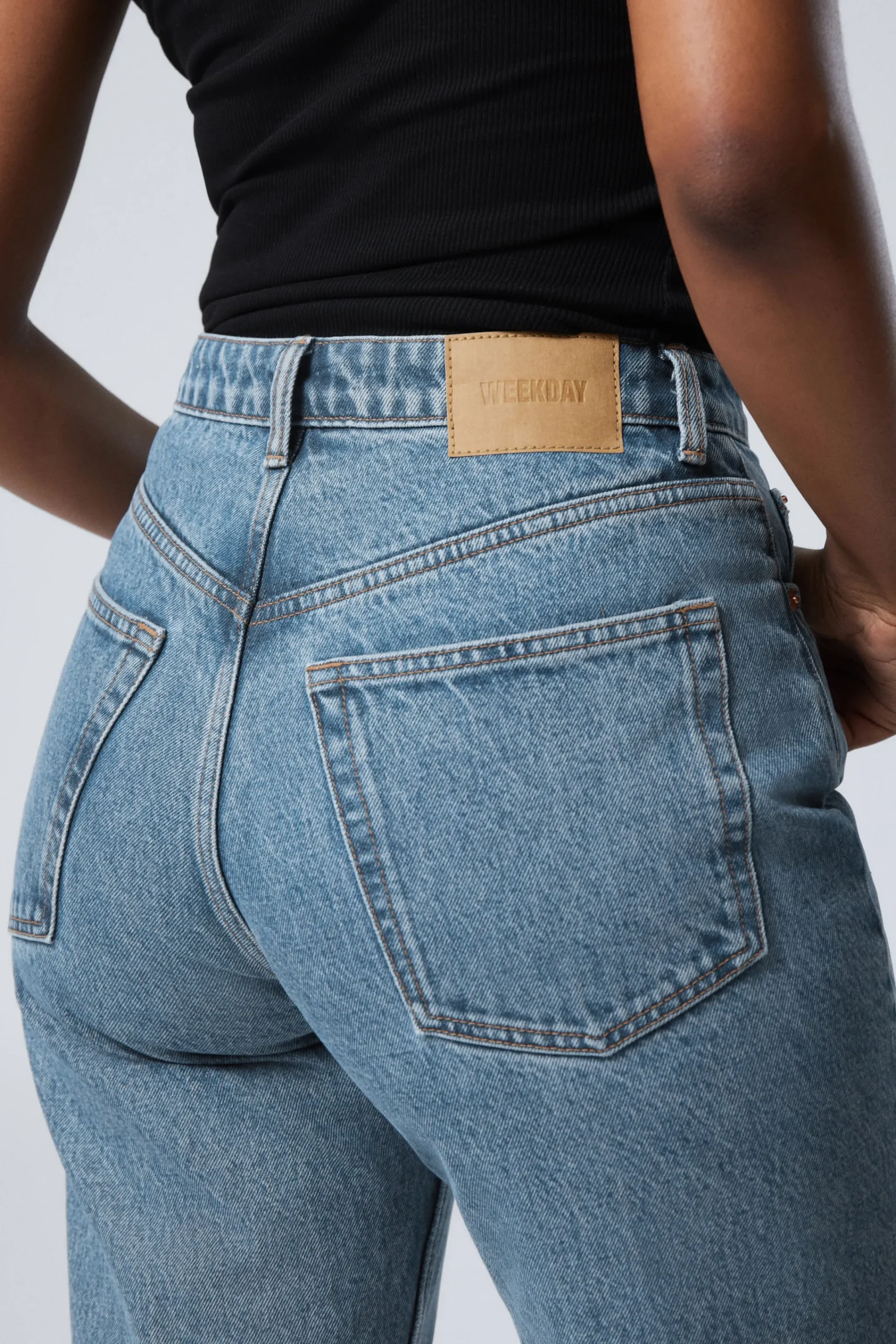 resolute_curve_high_waist_regular_straight_jeans_4.webp Weekday Jeans<RESOLUTE CURVE HIGH WAIST REGULAR STRAIGHT JEANS