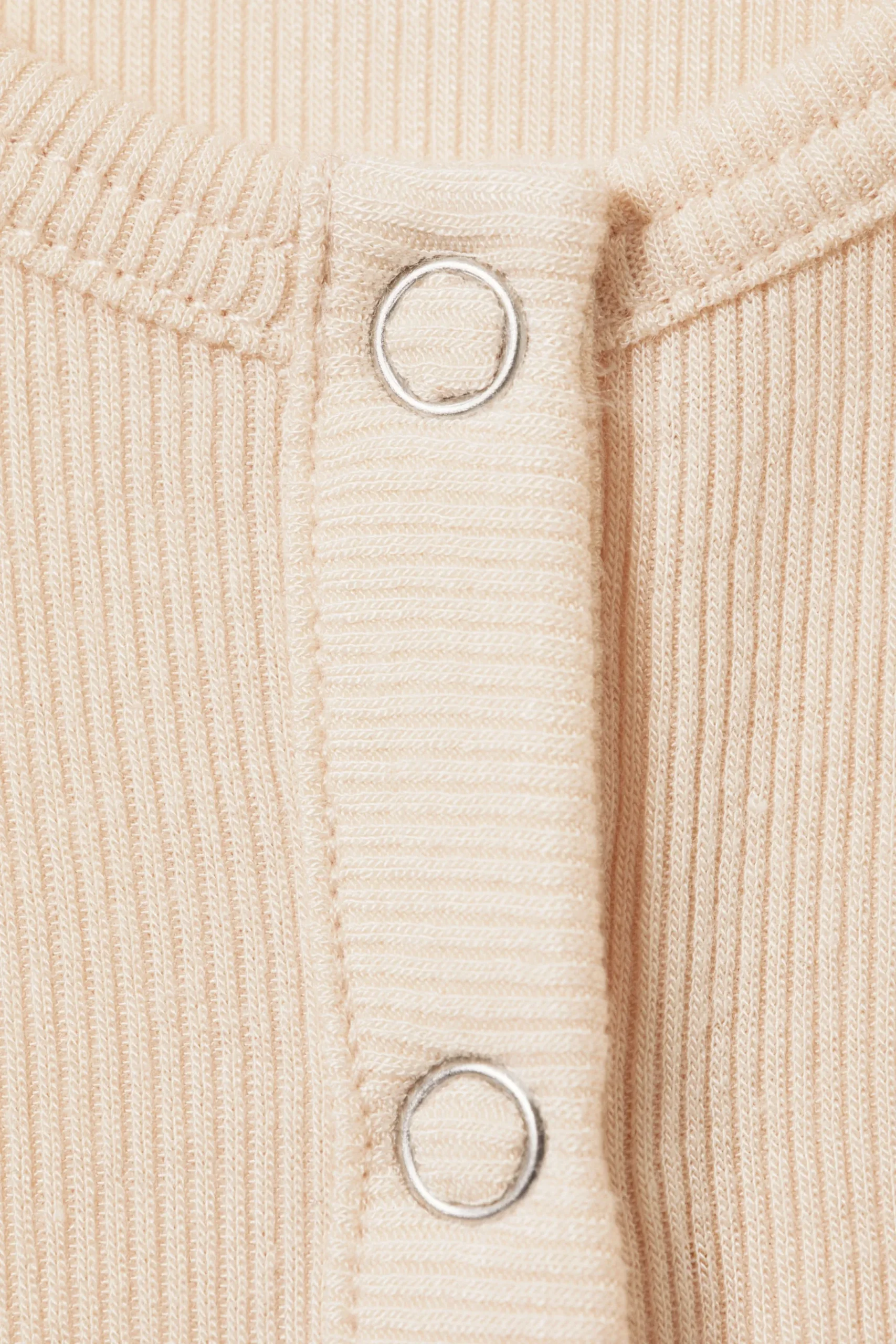 Weekday Toppar<RIBBSTICKAD LÅNGÄRMAD HENLEY-TRÖJA