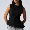 Weekday Toppar<ÄRMLÖS ASYMMETRISK PEPLUM TOPP