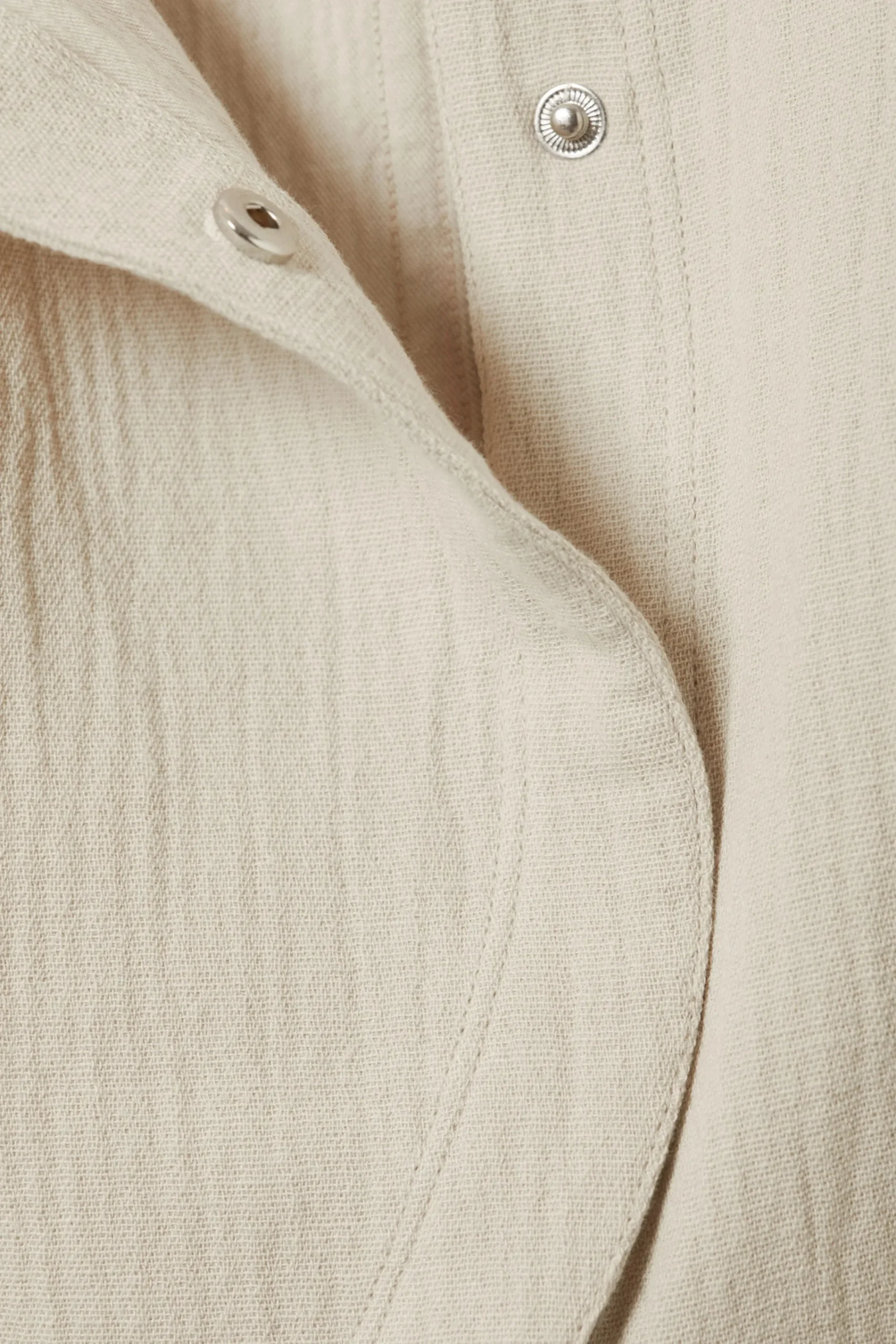 rmls_asymmetrisk_peplum_topp_4.webp Weekday Toppar<ÄRMLÖS ASYMMETRISK PEPLUM TOPP