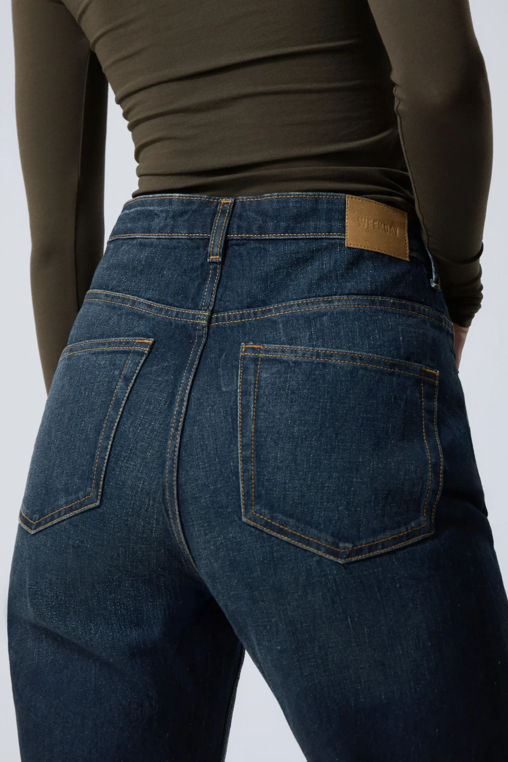 rowe_super_high_waisted_regular_straight_leg_jeans_4-4.webp Weekday Jeans<ROWE SUPER HIGH WAISTED REGULAR STRAIGHT LEG JEANS