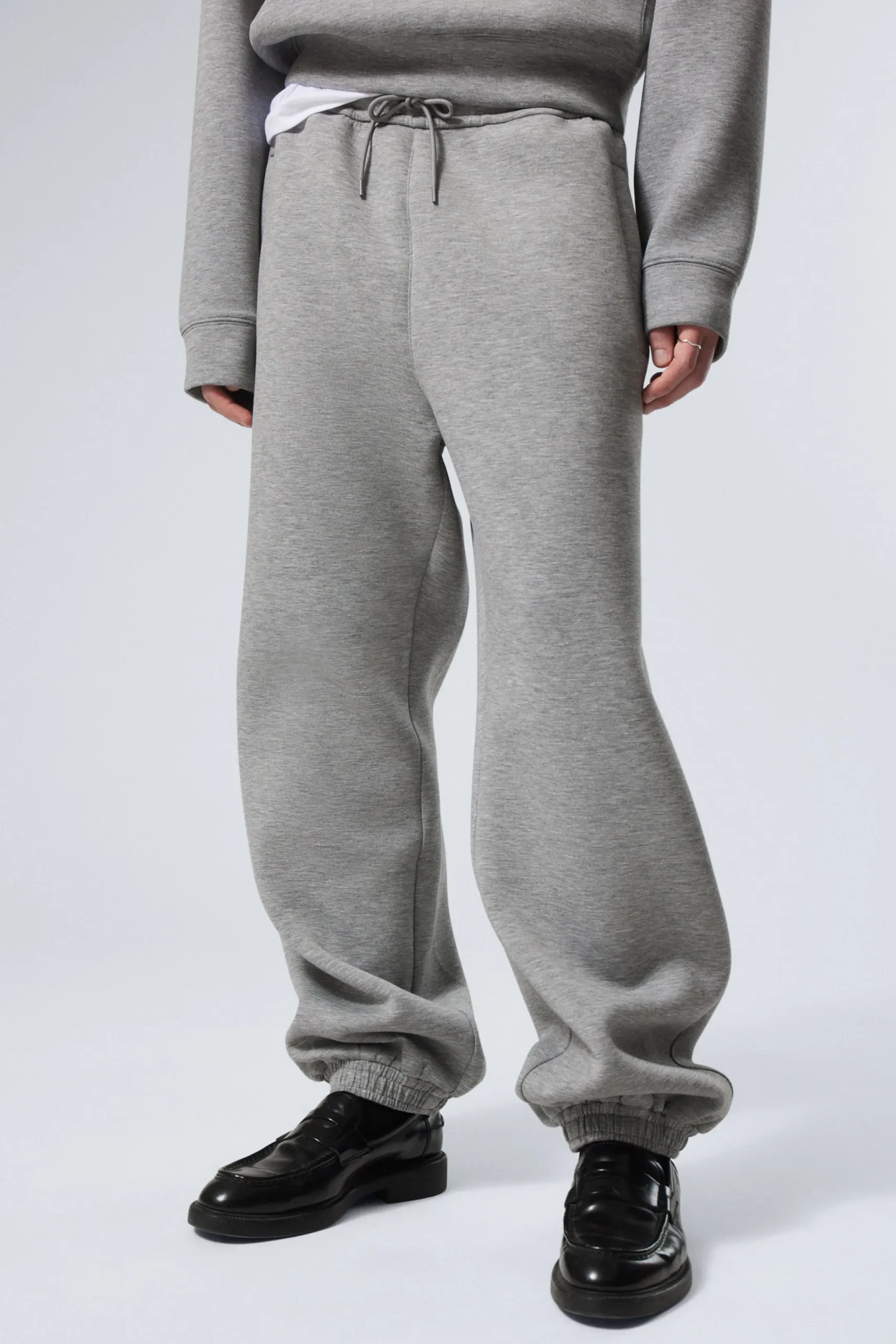 Weekday Byxor<SIMON SCUBA SWEATPANTS