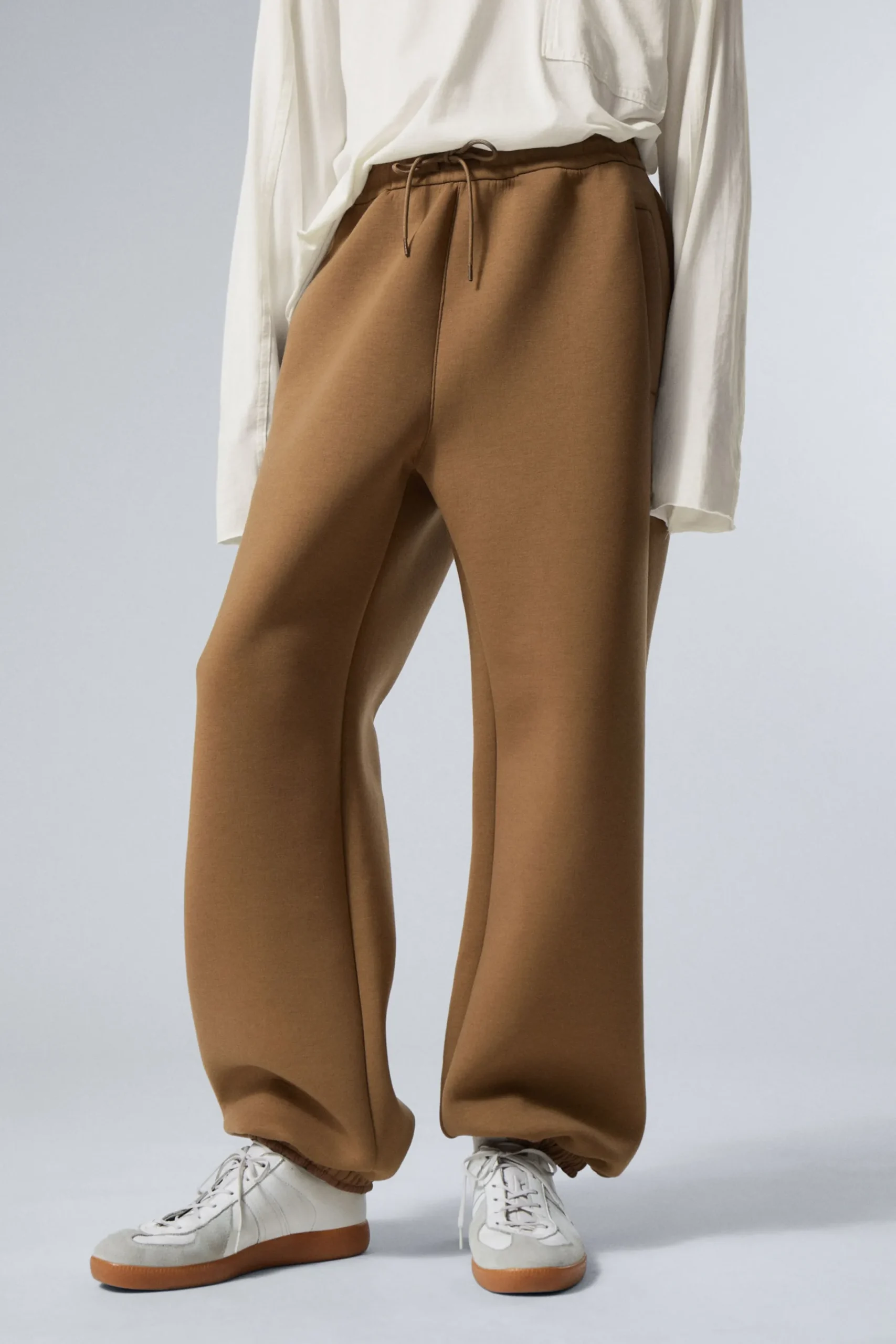 Weekday Byxor<SIMON SCUBA SWEATPANTS