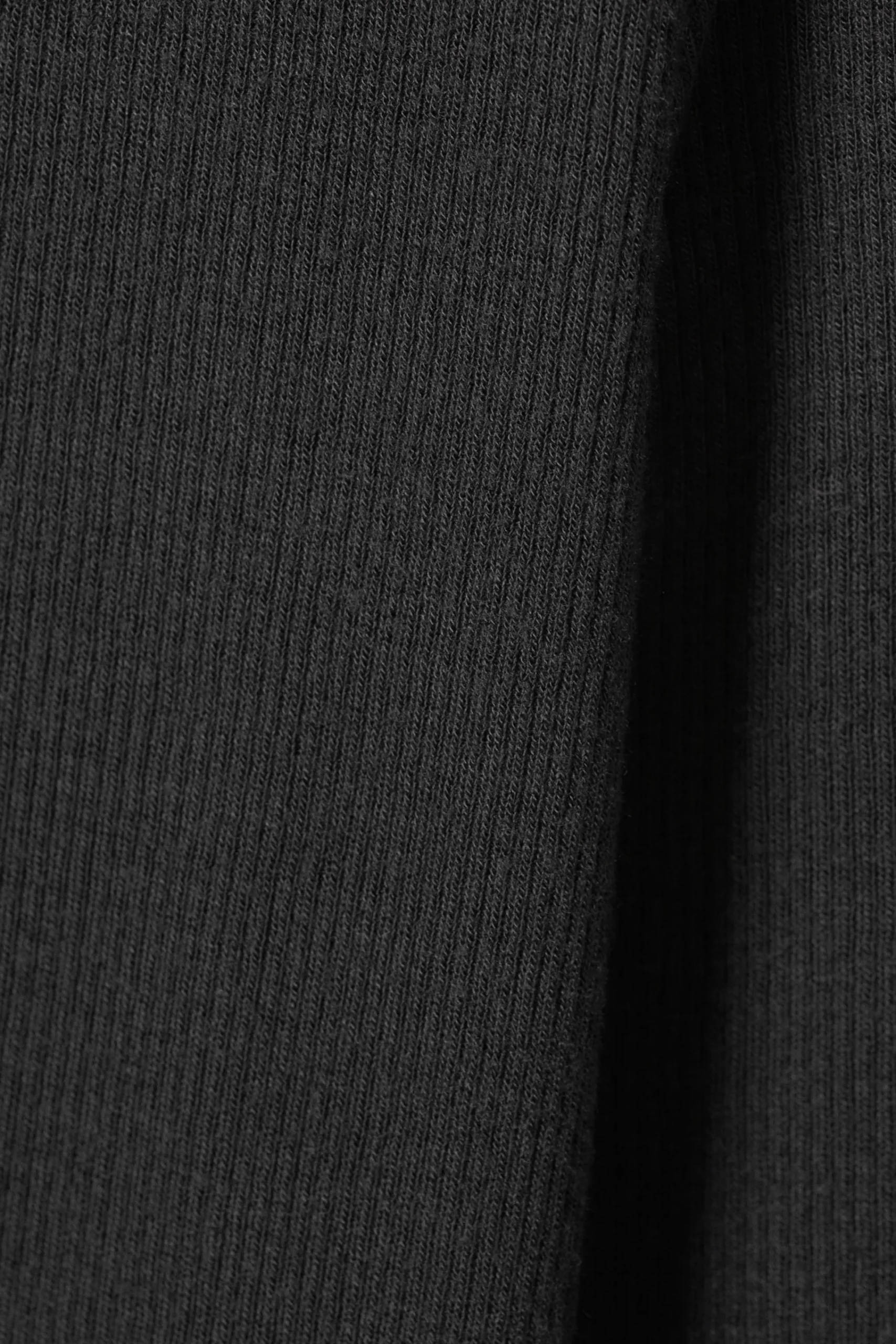 skir_ribbad_lngrmad_trja_4-1.webp Weekday Basplagg | Toppar<SKIR RIBBAD LÅNGÄRMAD TRÖJA
