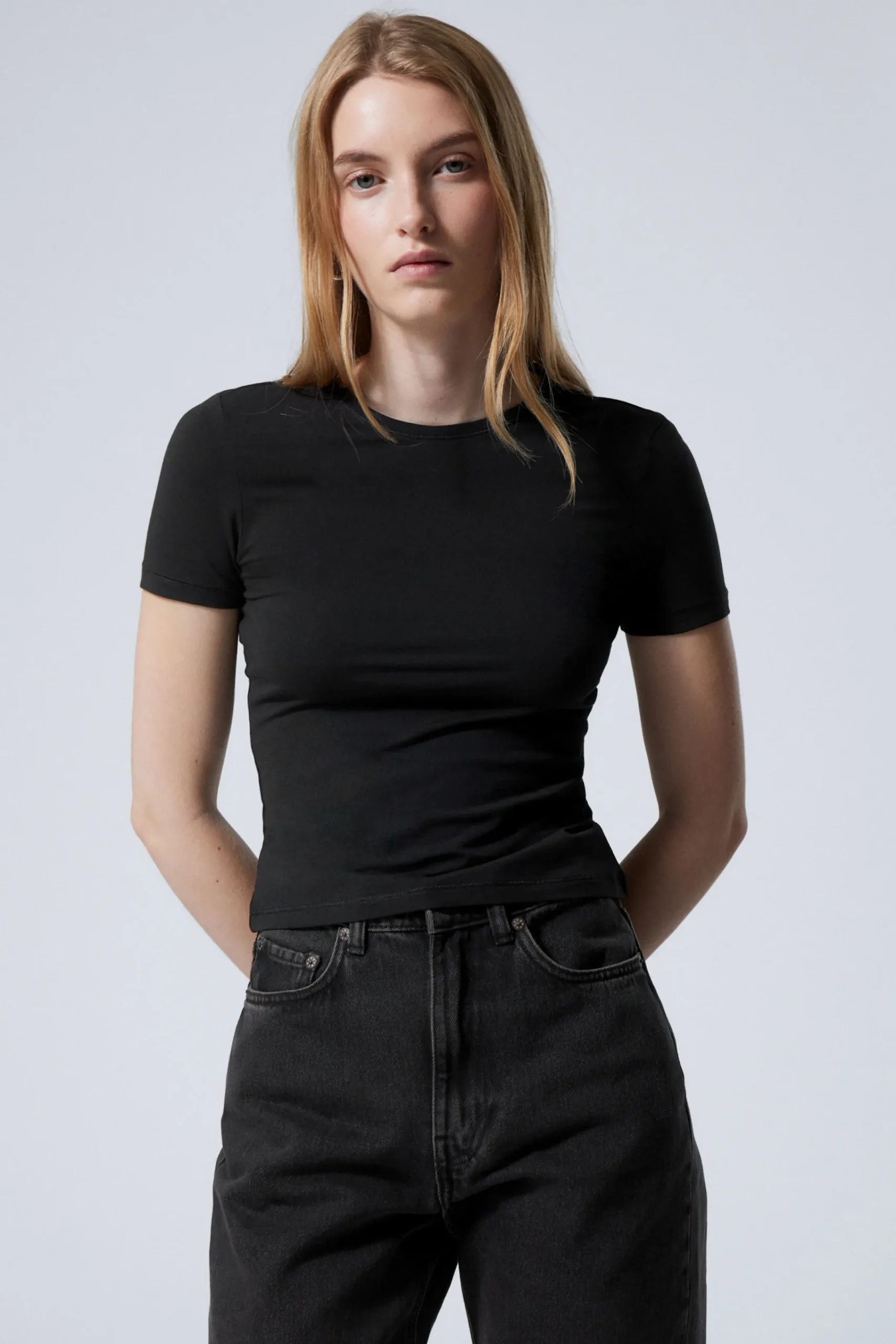 Weekday T-Shirtar | Toppar<SLIM FIT T-SHIRT