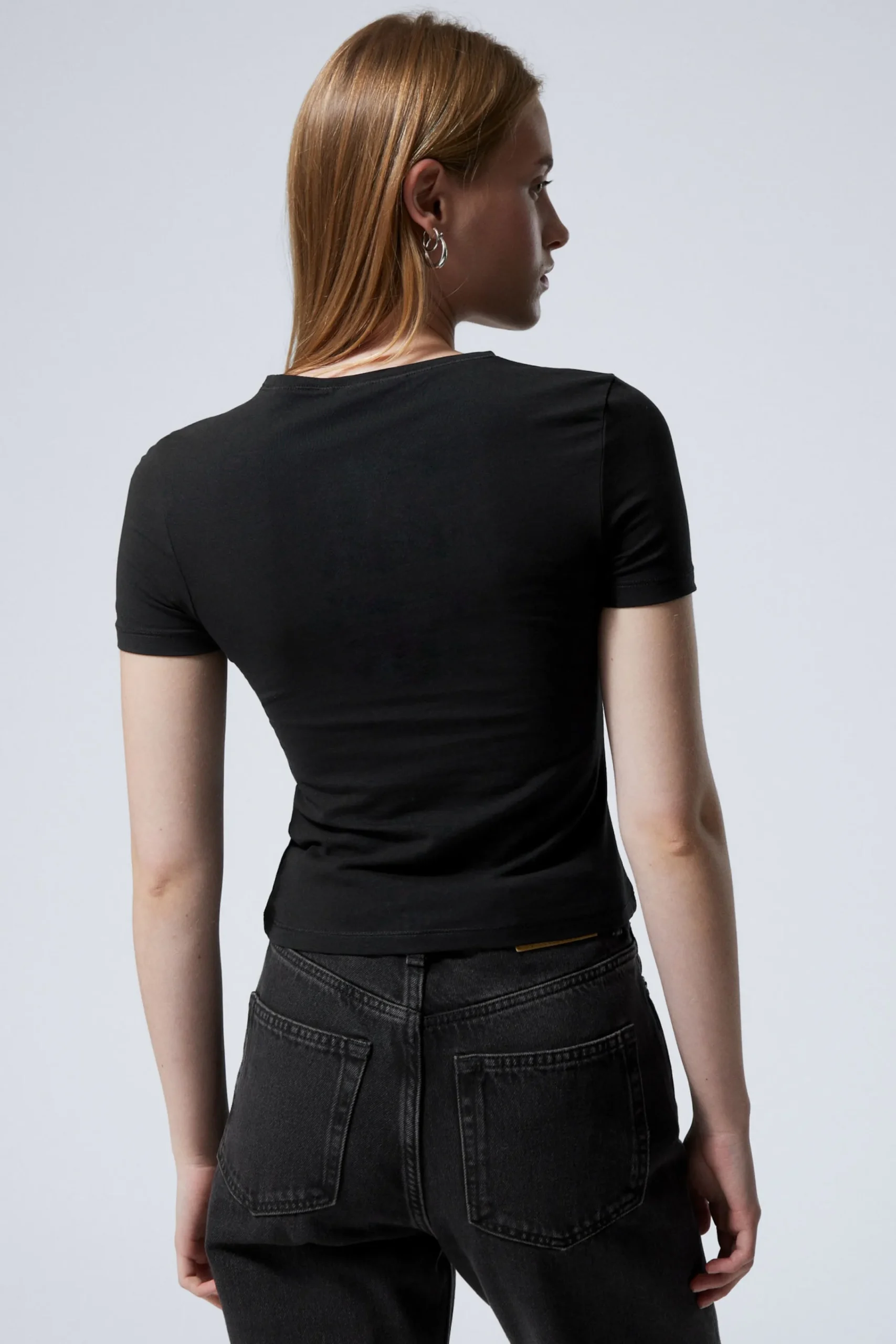 slim_fit_tshirt_3.webp Weekday T-Shirtar | Toppar<SLIM FIT T-SHIRT