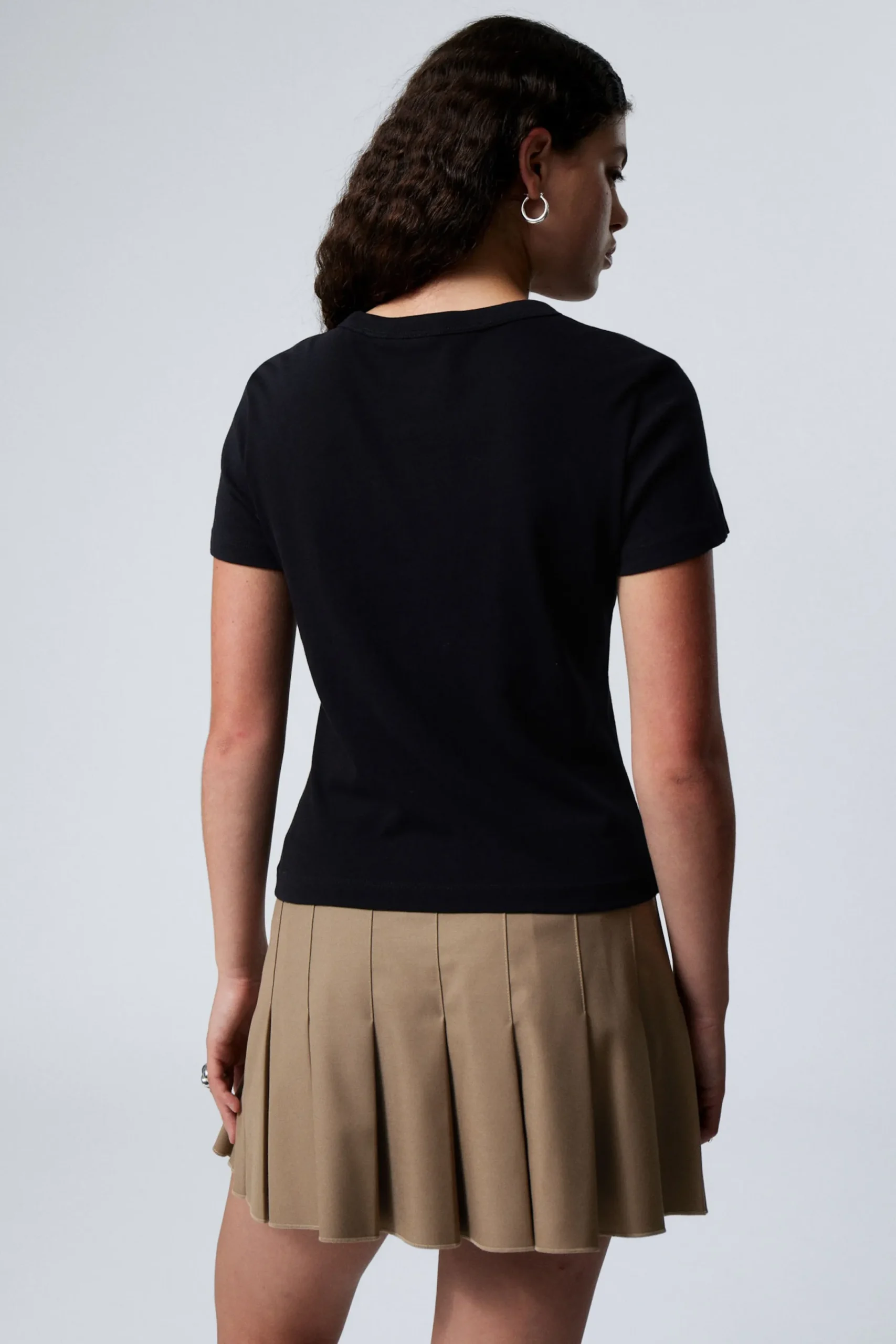 slim_fitted_tshirt_3.webp Weekday Basplagg | T-Shirtar<SLIM FITTED T-SHIRT