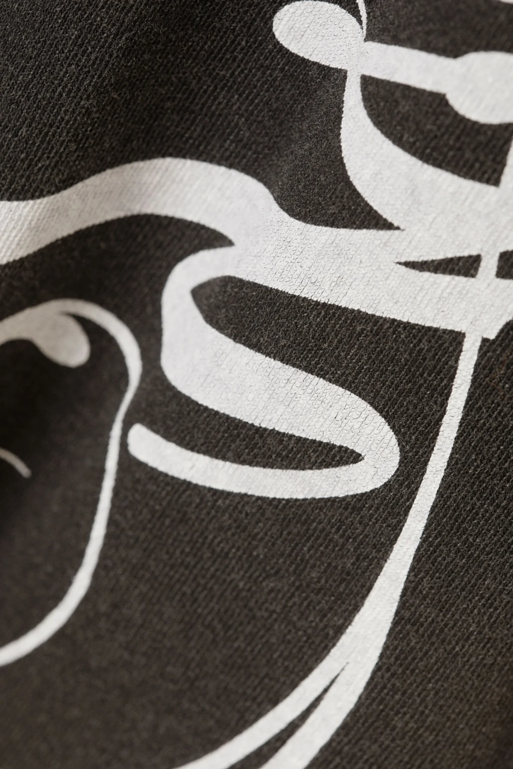 sliten_tshirt_med_tryck_4.webp Weekday Jeans<SLITEN T-SHIRT MED TRYCK