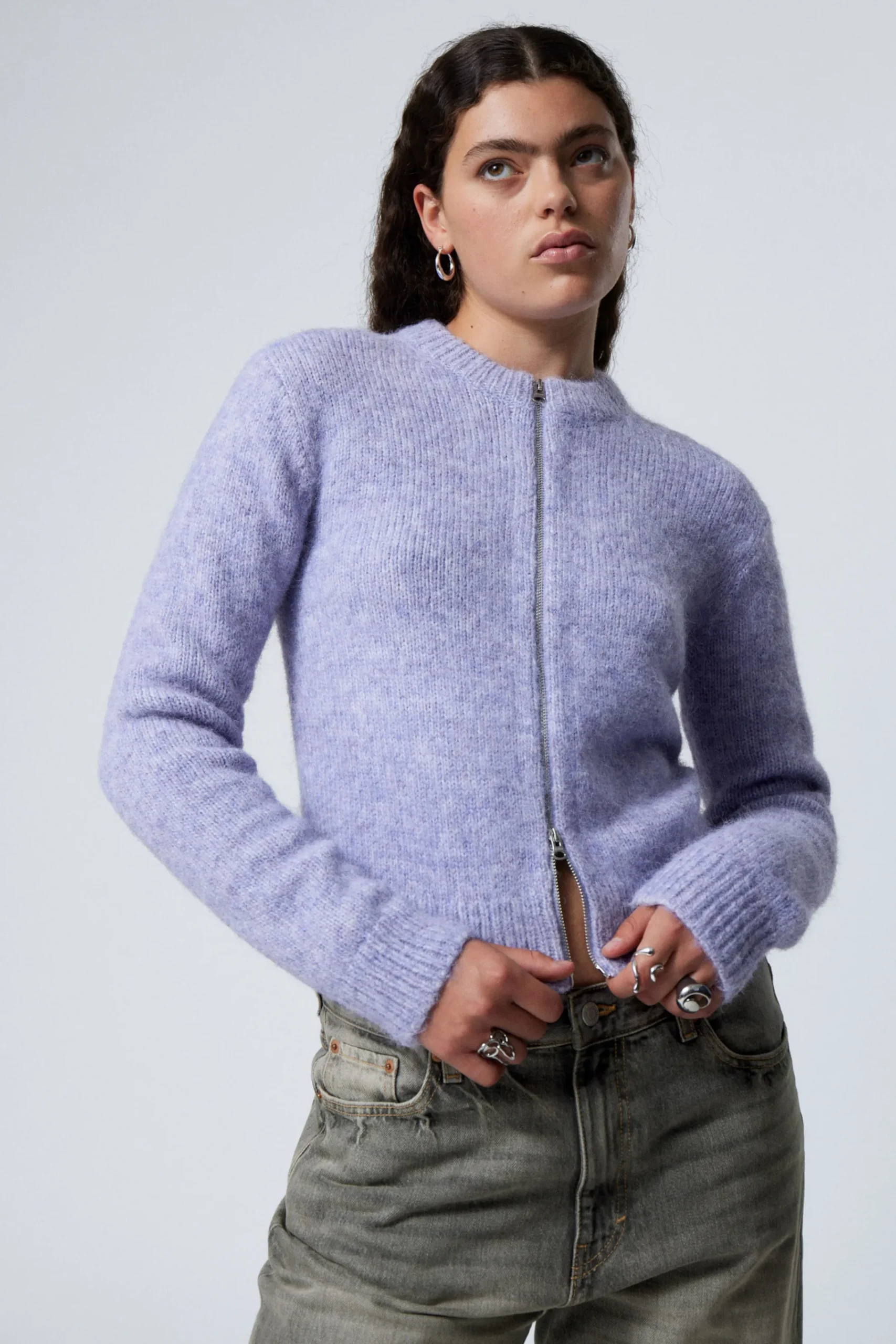 Weekday Stickat<SMAL STICKAD CARDIGAN MED DRAGKEDJA