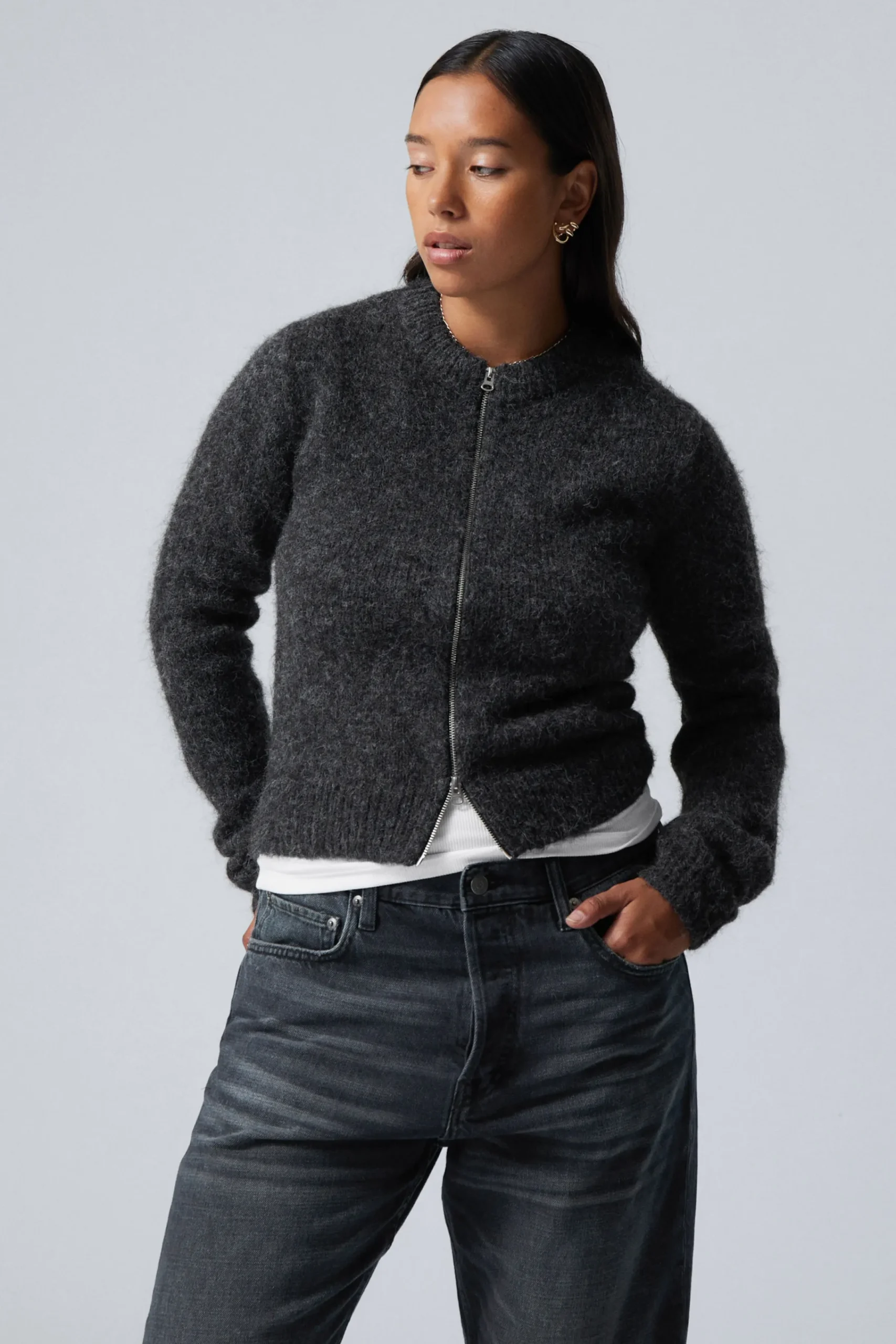 Weekday Stickat<SMAL STICKAD CARDIGAN MED DRAGKEDJA