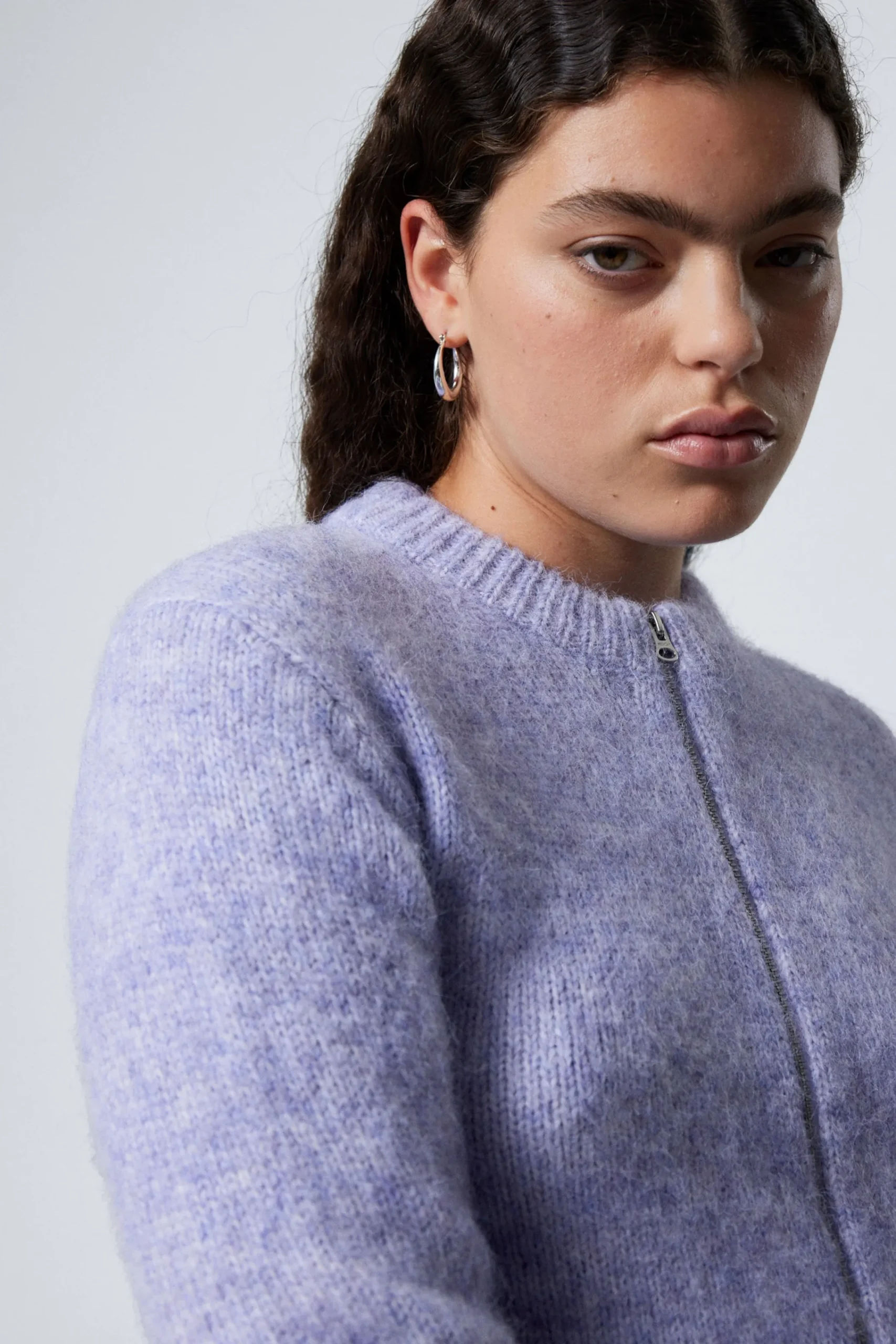 Weekday Stickat<SMAL STICKAD CARDIGAN MED DRAGKEDJA