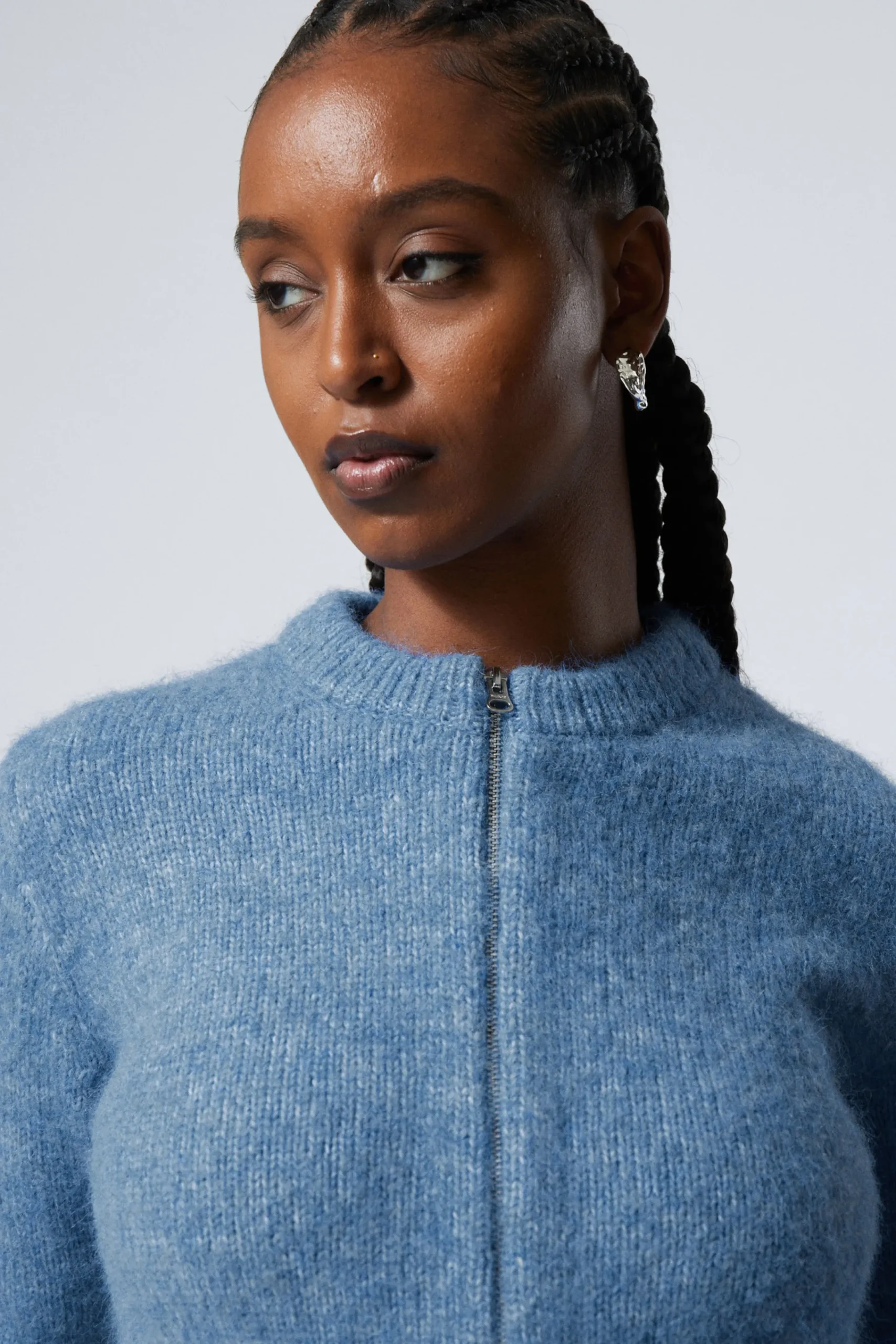 Weekday Stickat<SMAL STICKAD CARDIGAN MED DRAGKEDJA