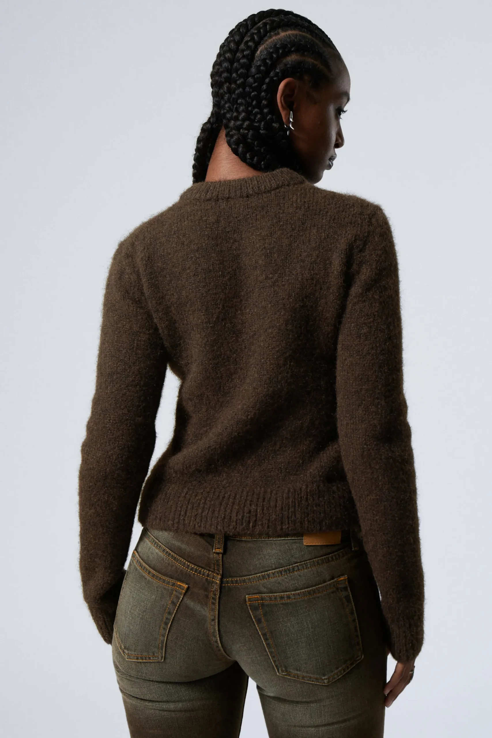 smal_stickad_cardigan_med_dragkedja_3-1.webp Weekday Stickat<SMAL STICKAD CARDIGAN MED DRAGKEDJA