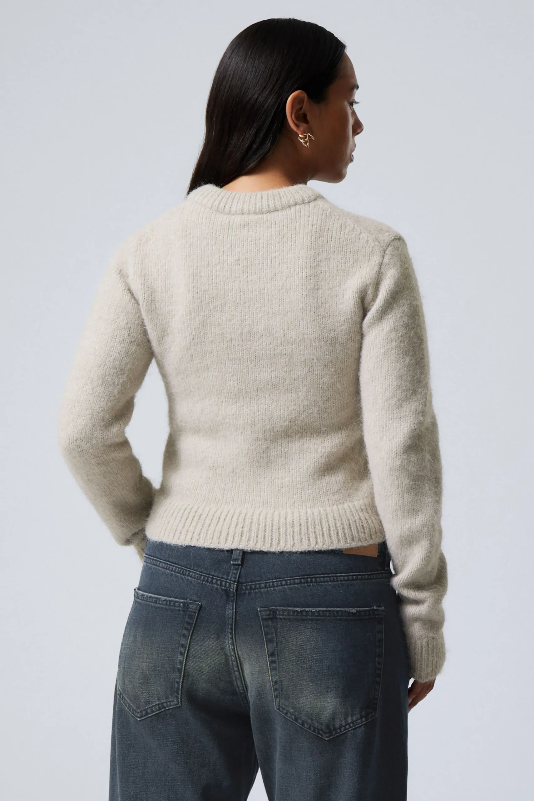 smal_stickad_cardigan_med_dragkedja_3-2.webp Weekday Stickat<SMAL STICKAD CARDIGAN MED DRAGKEDJA