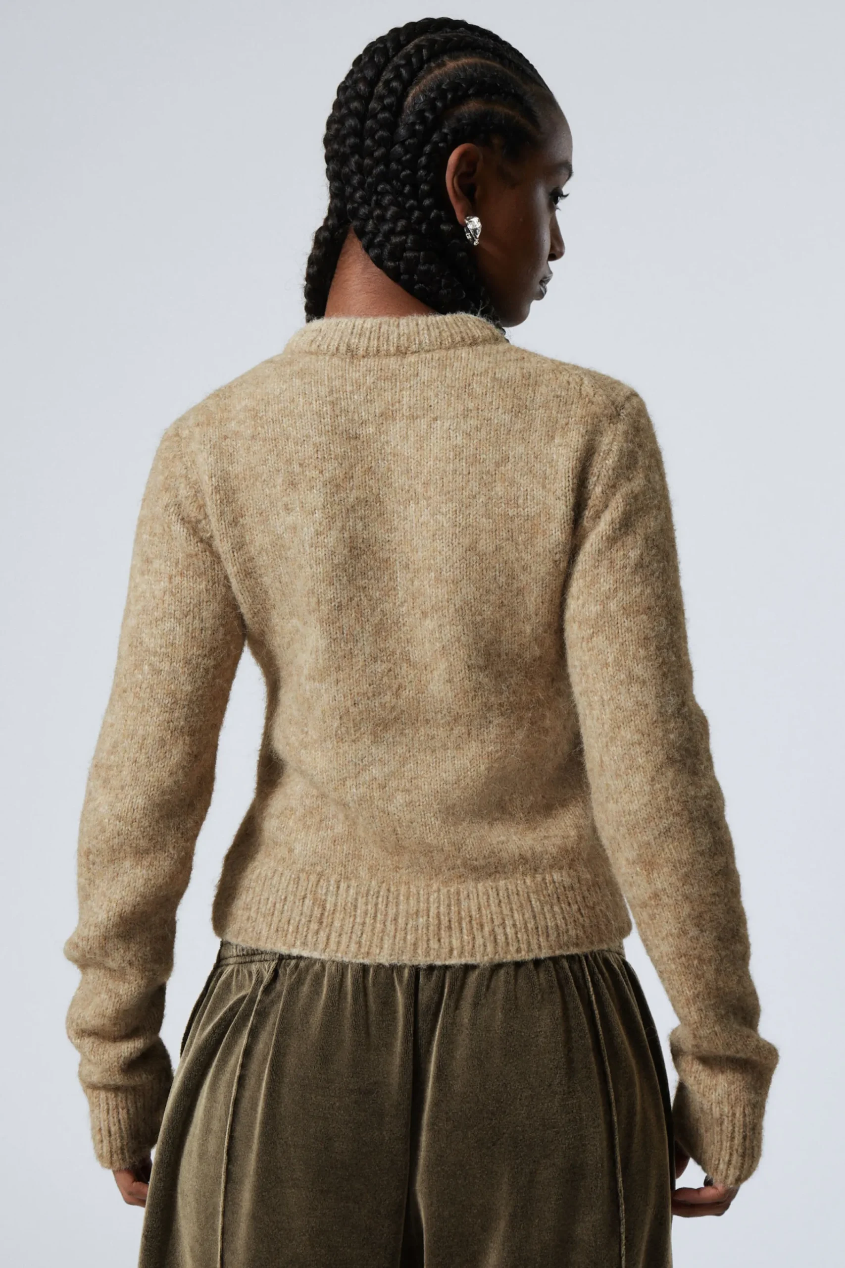 smal_stickad_cardigan_med_dragkedja_3-3.webp Weekday Stickat<SMAL STICKAD CARDIGAN MED DRAGKEDJA