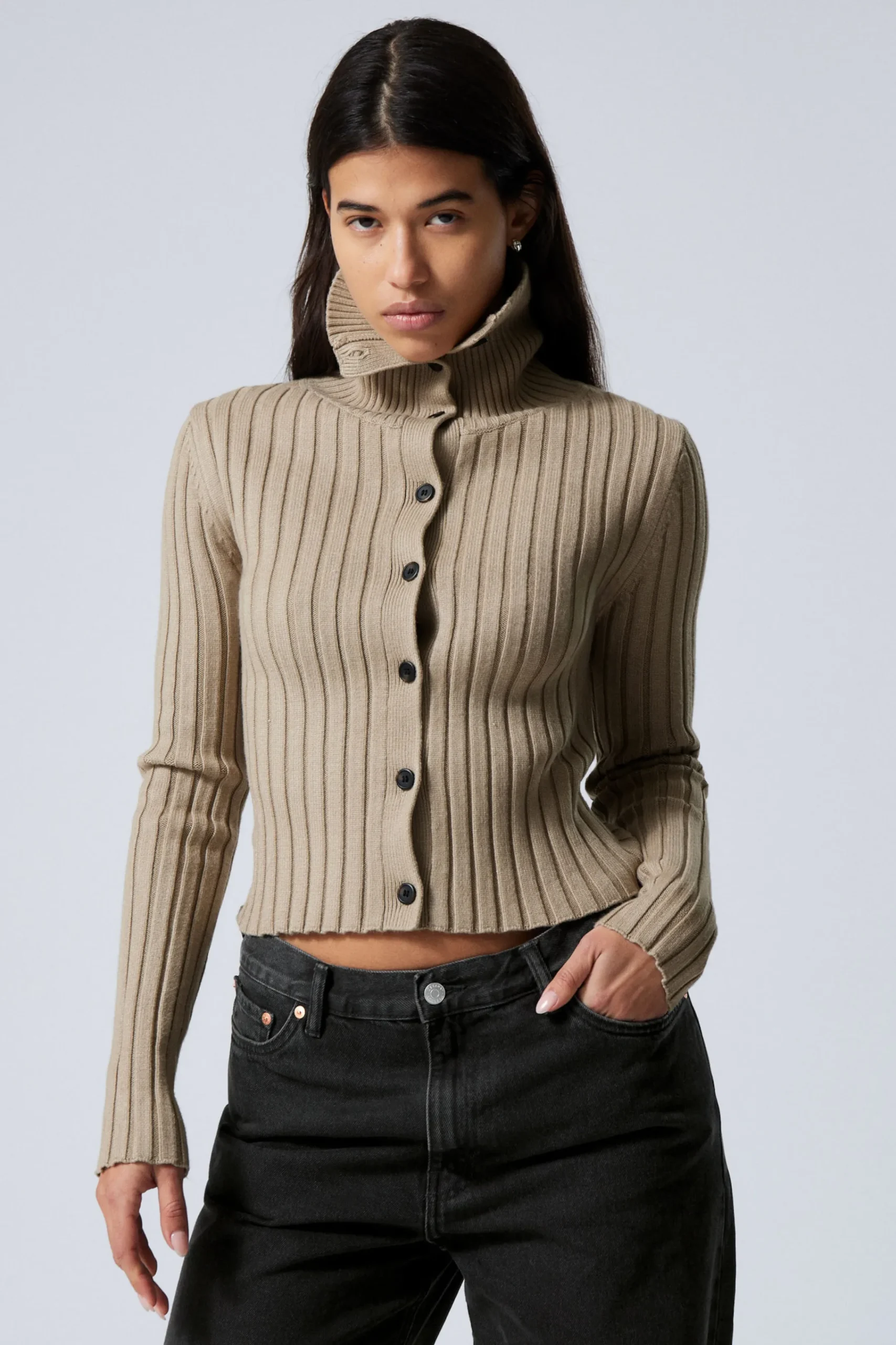 Weekday Stickat<SMAL STICKAD TURTLENECK-CARDIGAN