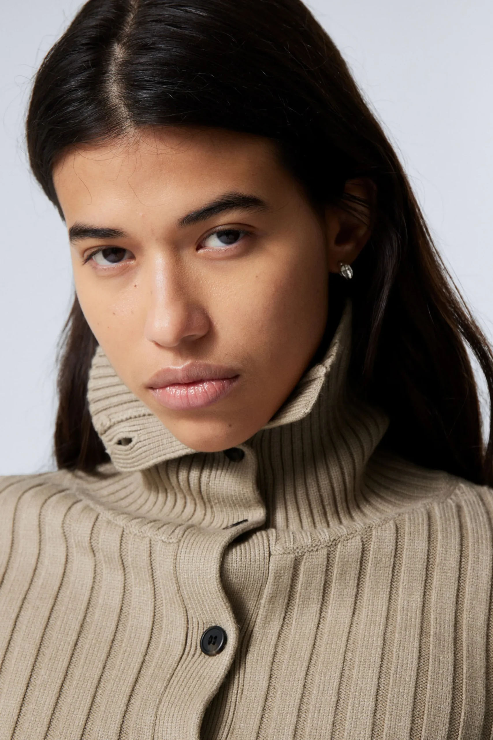 Weekday Stickat<SMAL STICKAD TURTLENECK-CARDIGAN