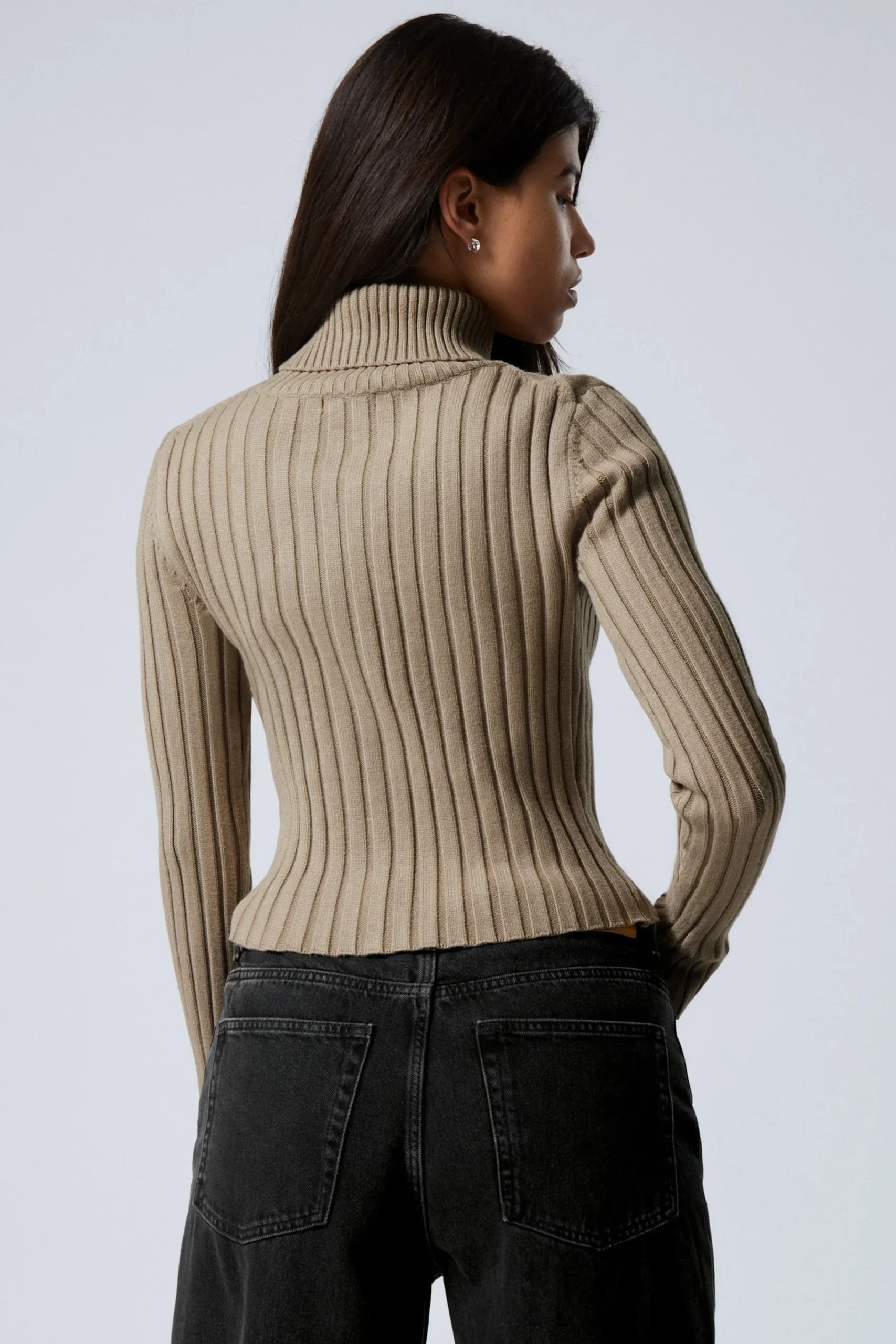 smal_stickad_turtleneckcardigan_4-2.webp Weekday Stickat<SMAL STICKAD TURTLENECK-CARDIGAN