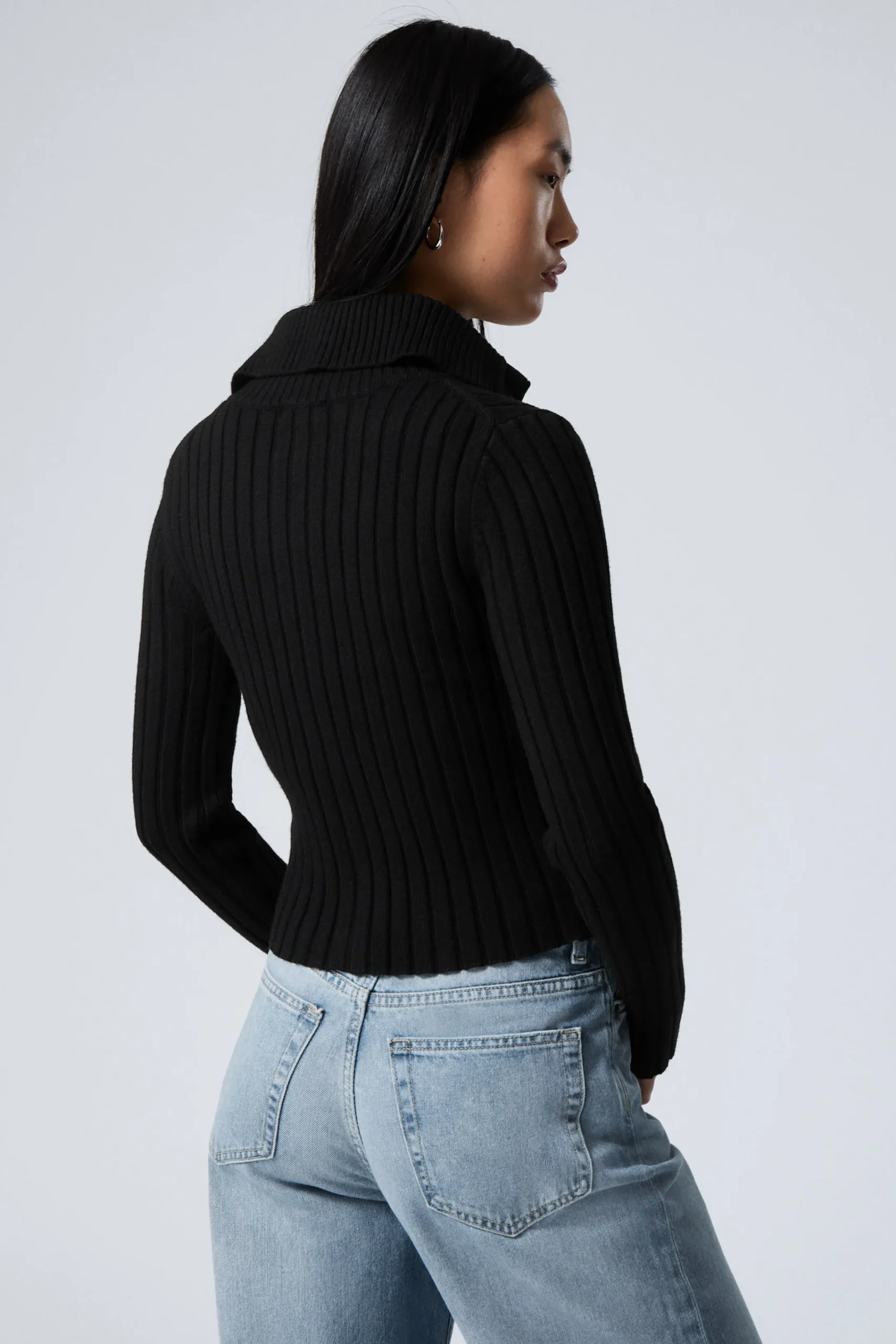 smal_stickad_turtleneckcardigan_4.webp Weekday Stickat<SMAL STICKAD TURTLENECK-CARDIGAN