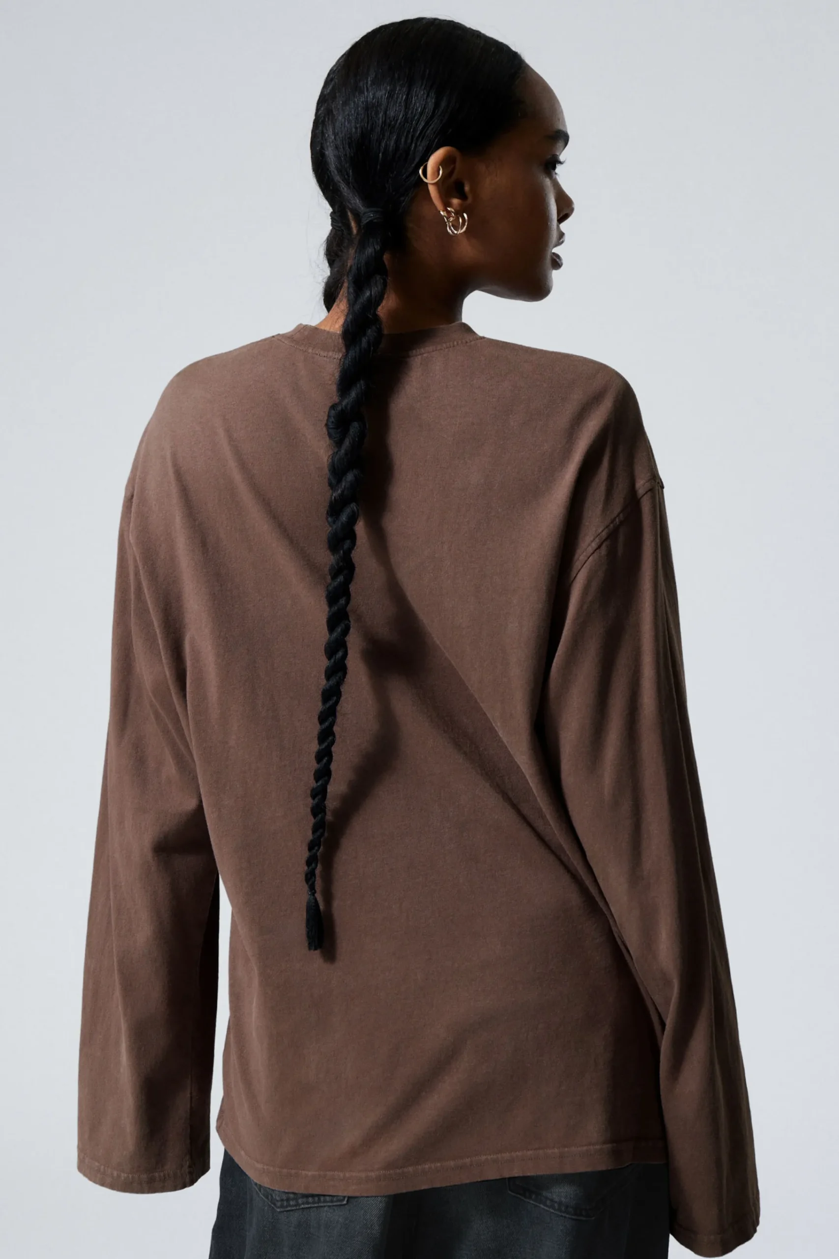 soft_oversized_long_sleeve_top_3.webp Weekday Basplagg | Toppar<SOFT OVERSIZED LONG SLEEVE TOP