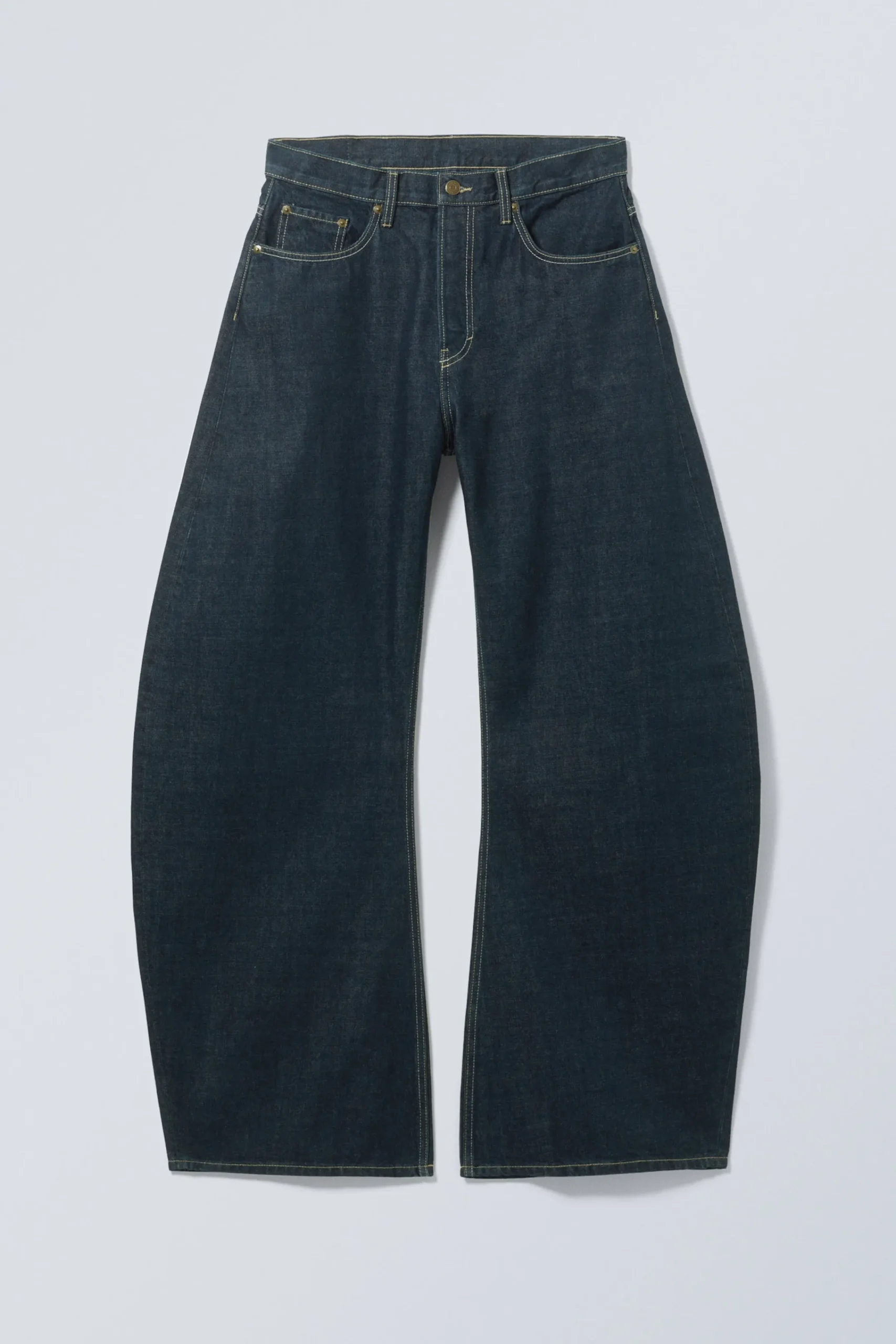 solera_lediga_barrel_jeans_2.webp Weekday Jeans<SOLERA LEDIGA BARREL JEANS