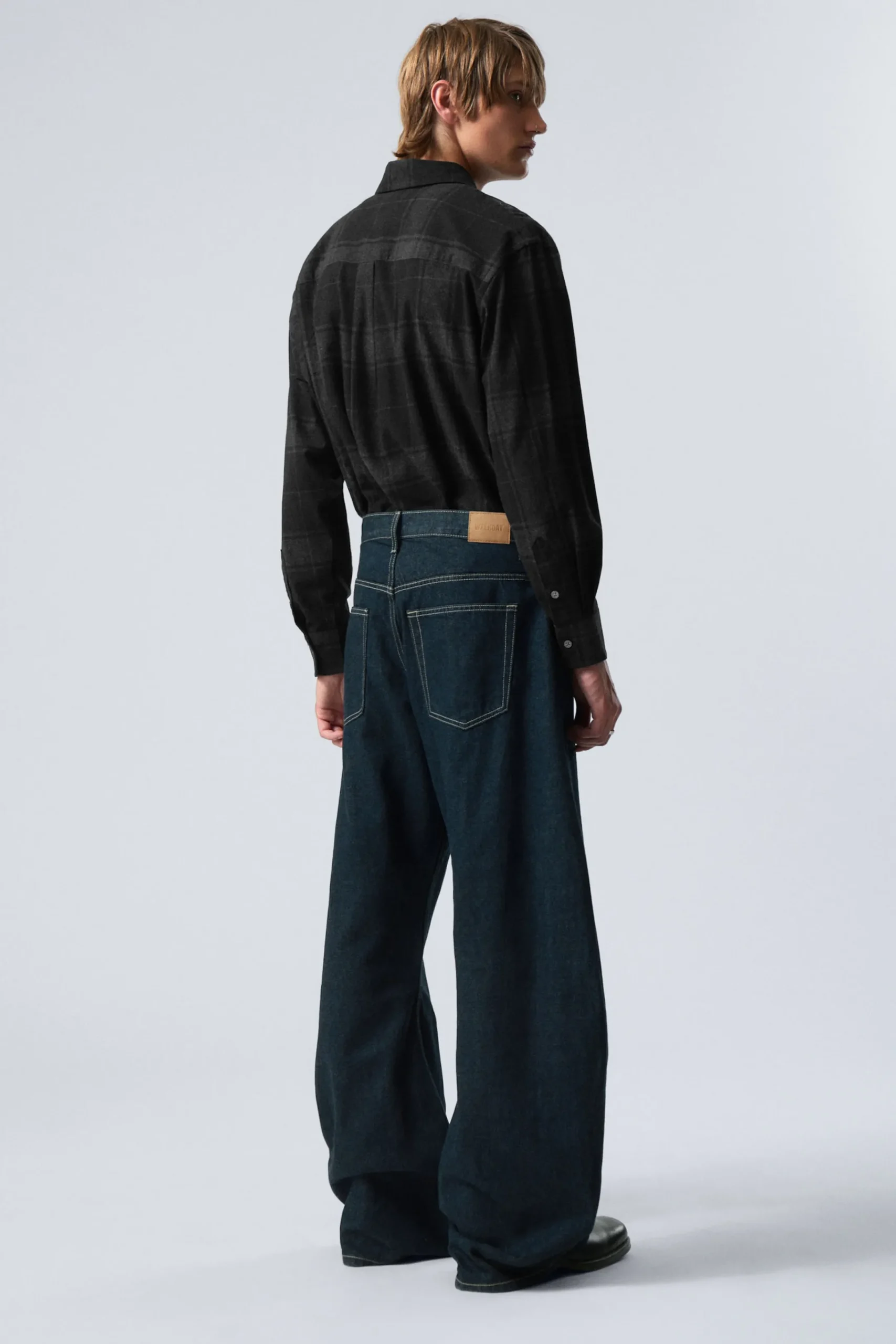 solera_lediga_barrel_jeans_4.webp Weekday Jeans<SOLERA LEDIGA BARREL JEANS