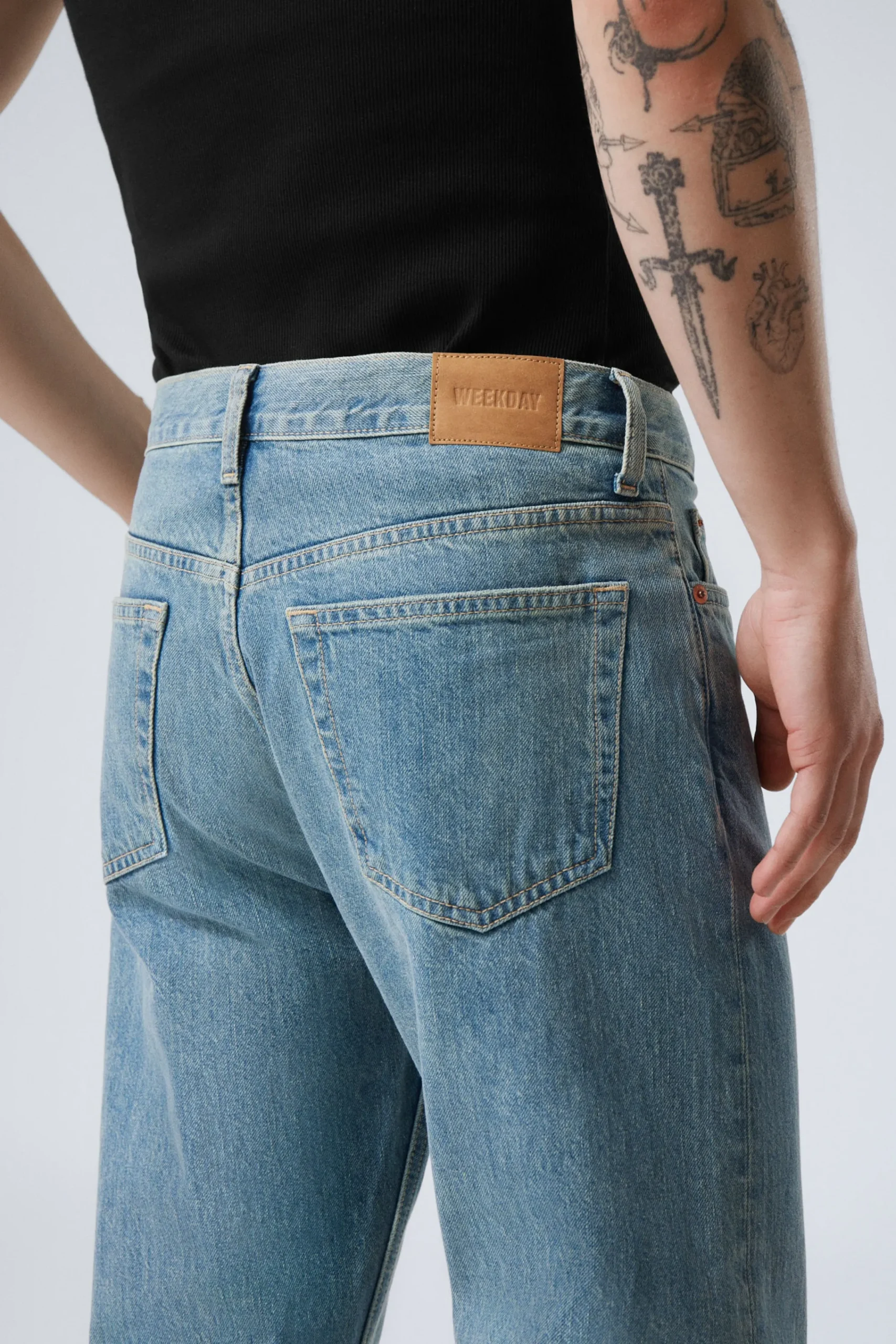 space_relaxed_straight_leg_jeans_2-4.webp Weekday Jeans<SPACE RELAXED STRAIGHT LEG JEANS