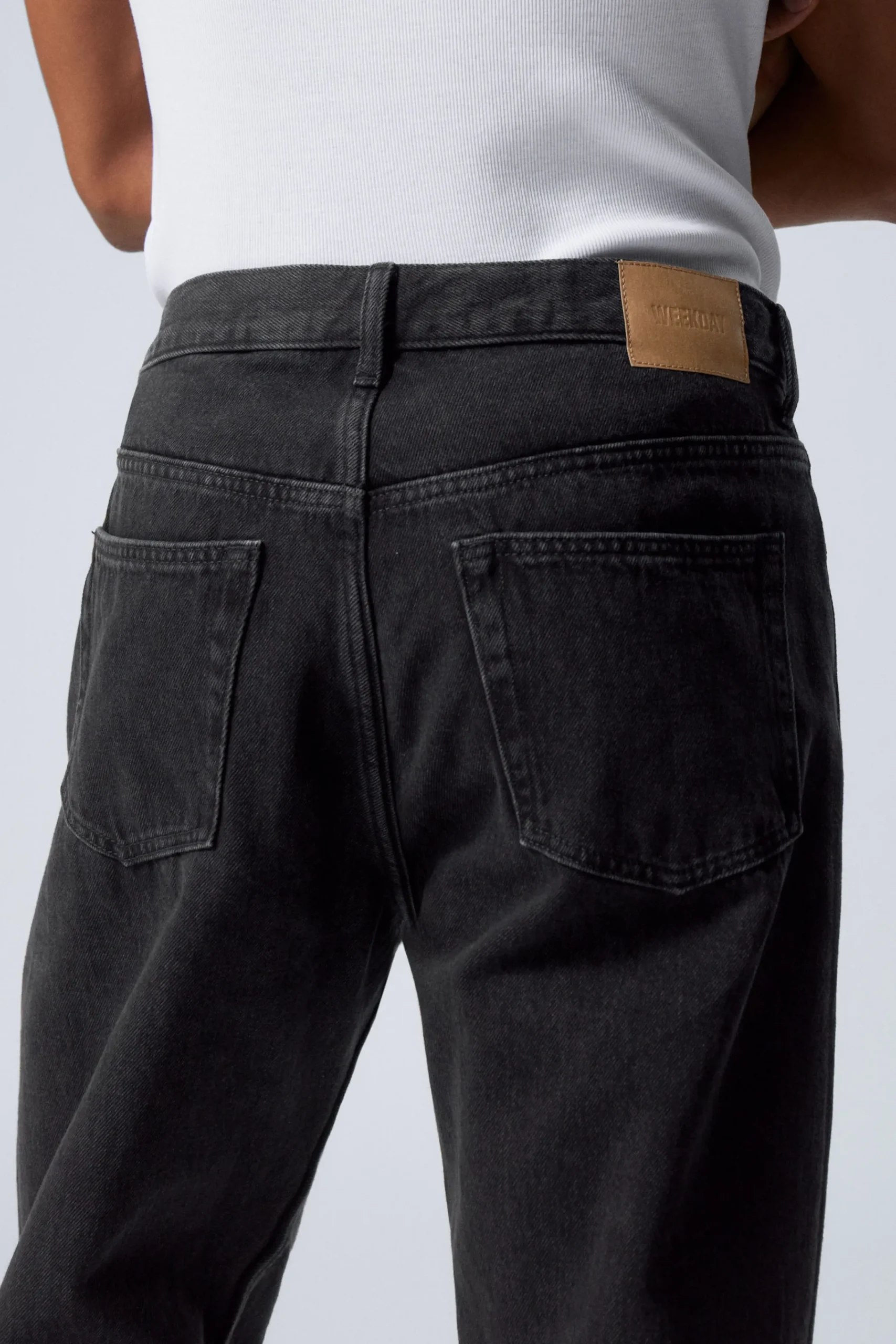 space_relaxed_straight_leg_jeans_3-1.webp Weekday Jeans<SPACE RELAXED STRAIGHT LEG JEANS