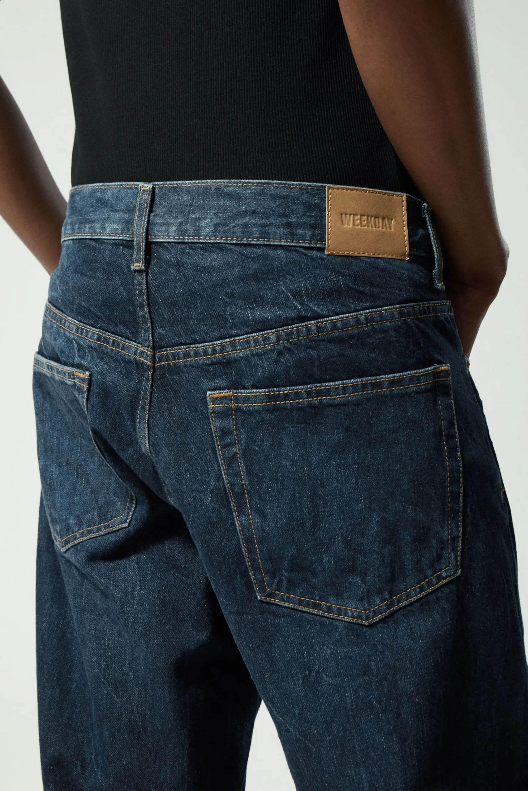 space_relaxed_straight_leg_jeans_3-2.webp Weekday Jeans<SPACE RELAXED STRAIGHT LEG JEANS