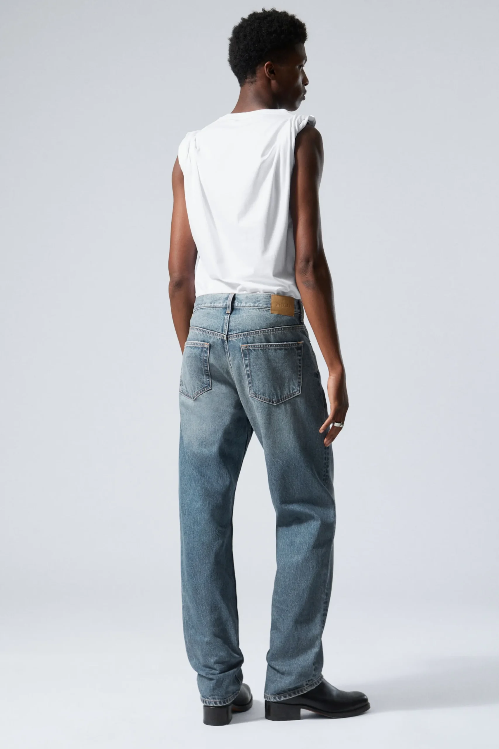 space_relaxed_straight_leg_jeans_3-5.webp Weekday Jeans<SPACE RELAXED STRAIGHT LEG JEANS
