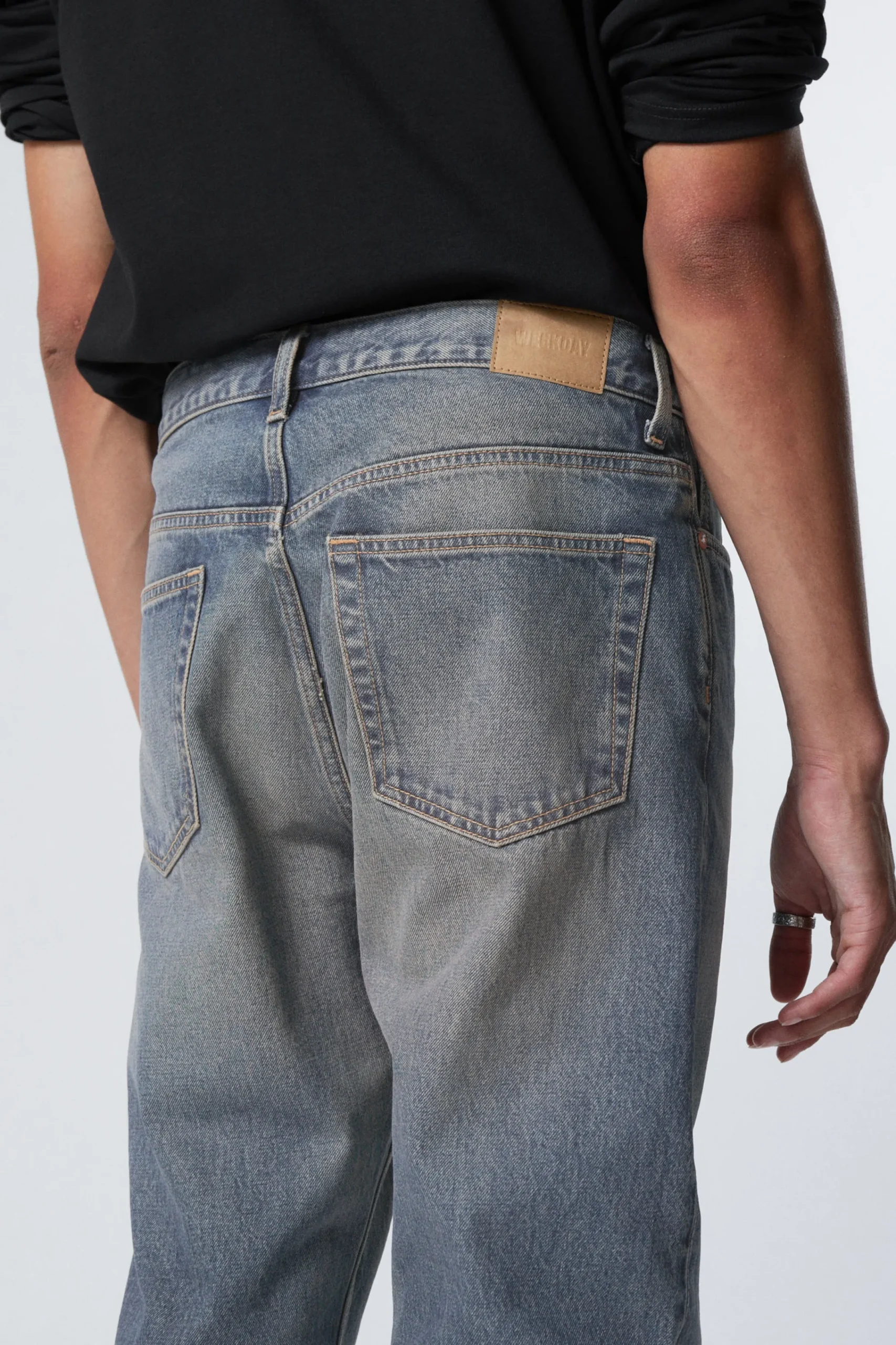 space_relaxed_straight_leg_jeans_3-6.webp Weekday Jeans<SPACE RELAXED STRAIGHT LEG JEANS