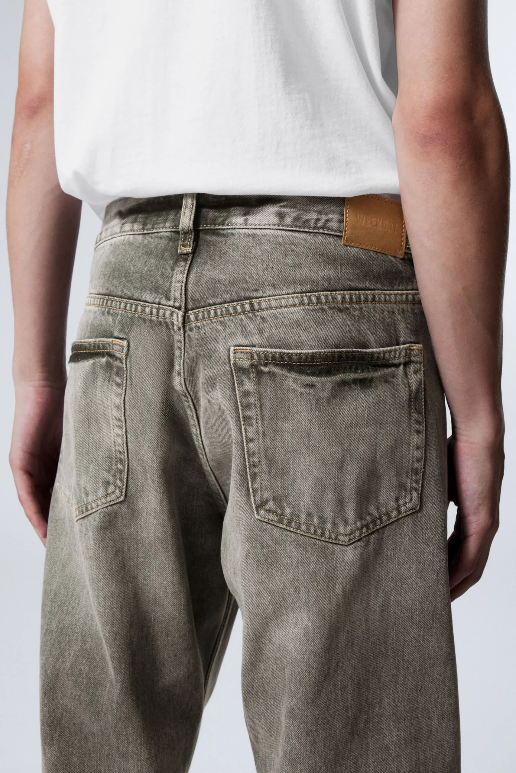 space_relaxed_straight_leg_jeans_3-8.webp Weekday Jeans<SPACE RELAXED STRAIGHT LEG JEANS
