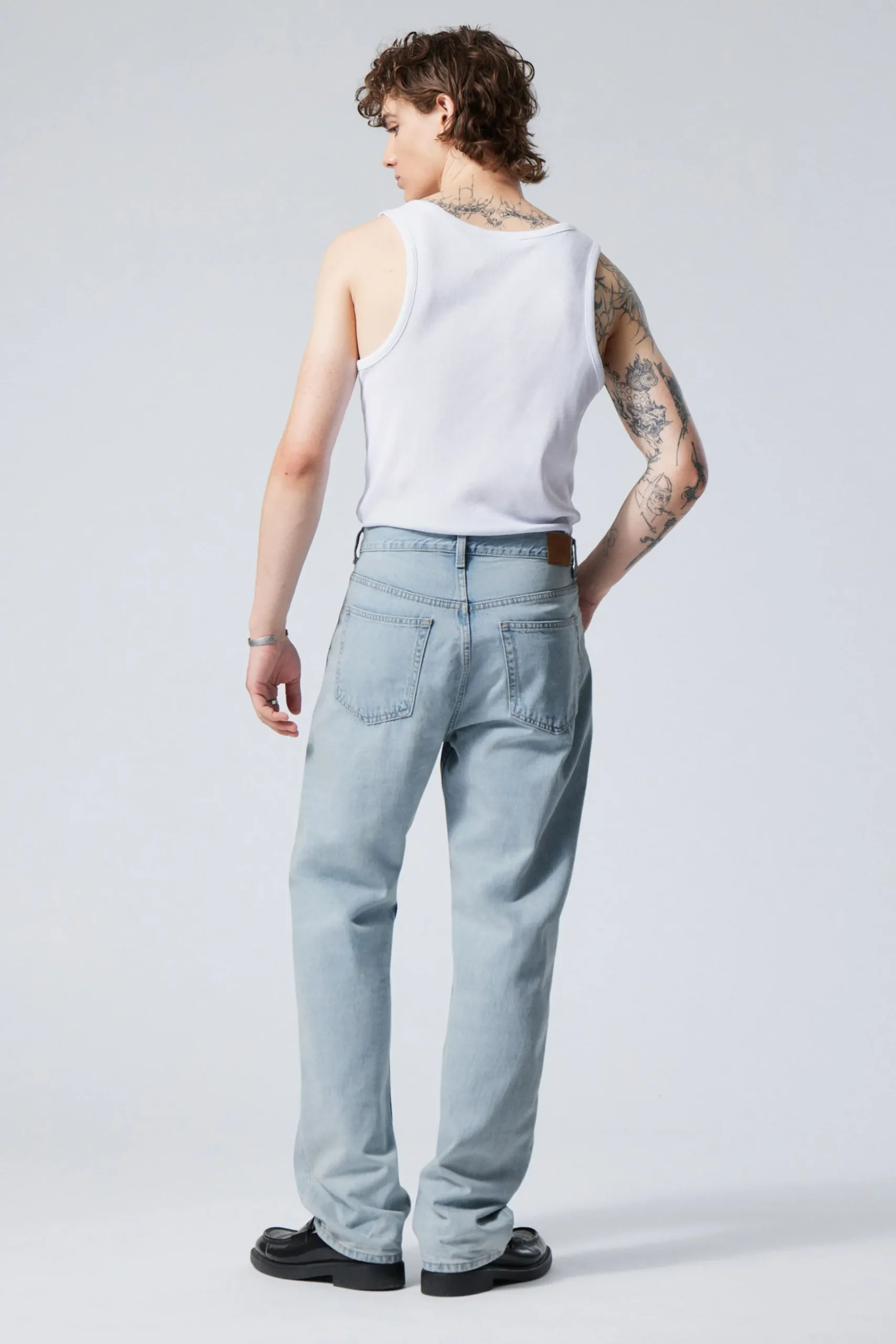 space_relaxed_straight_leg_jeans_3.webp Weekday Jeans<SPACE RELAXED STRAIGHT LEG JEANS