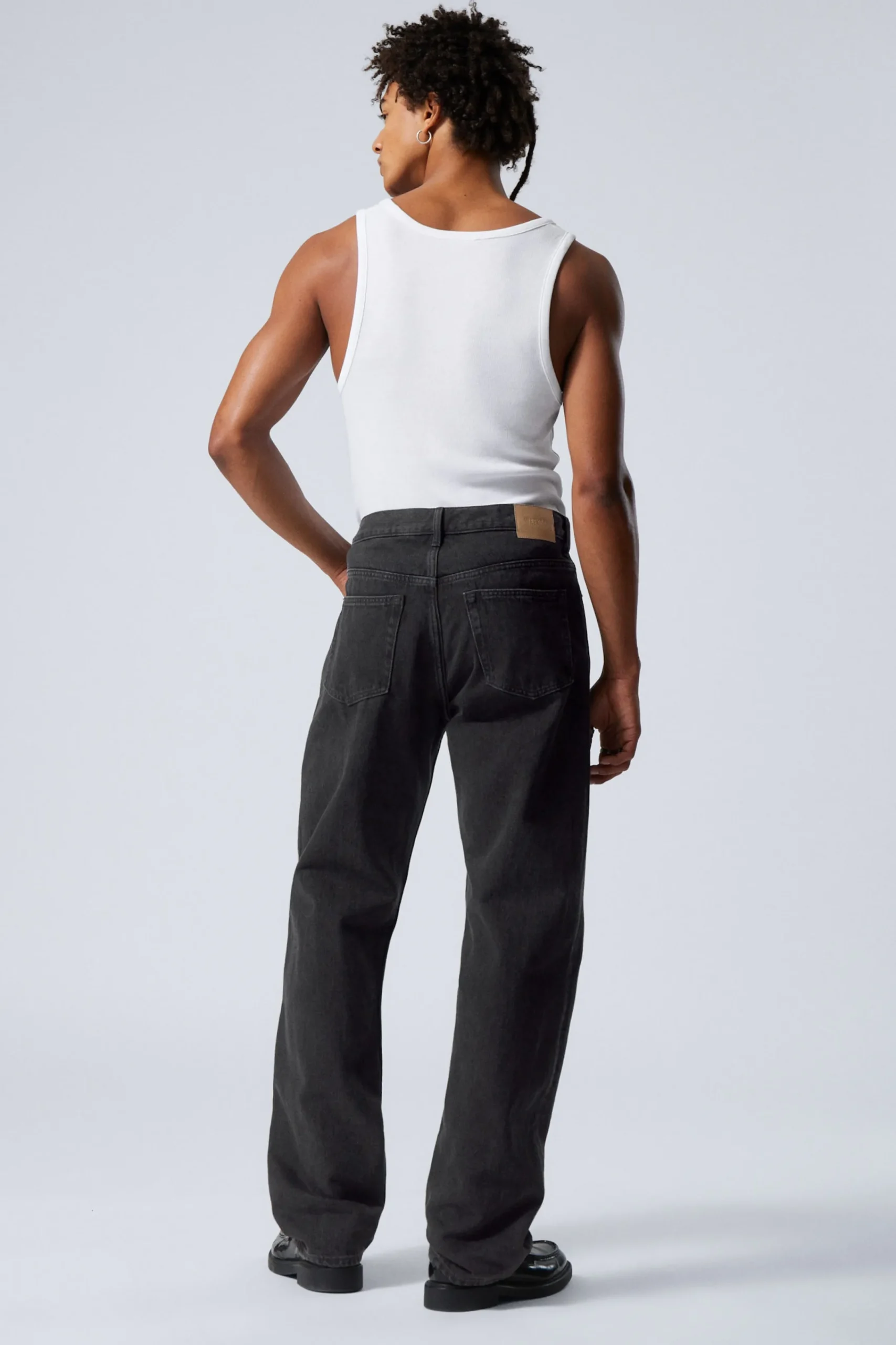 space_relaxed_straight_leg_jeans_4-1.webp Weekday Jeans<SPACE RELAXED STRAIGHT LEG JEANS