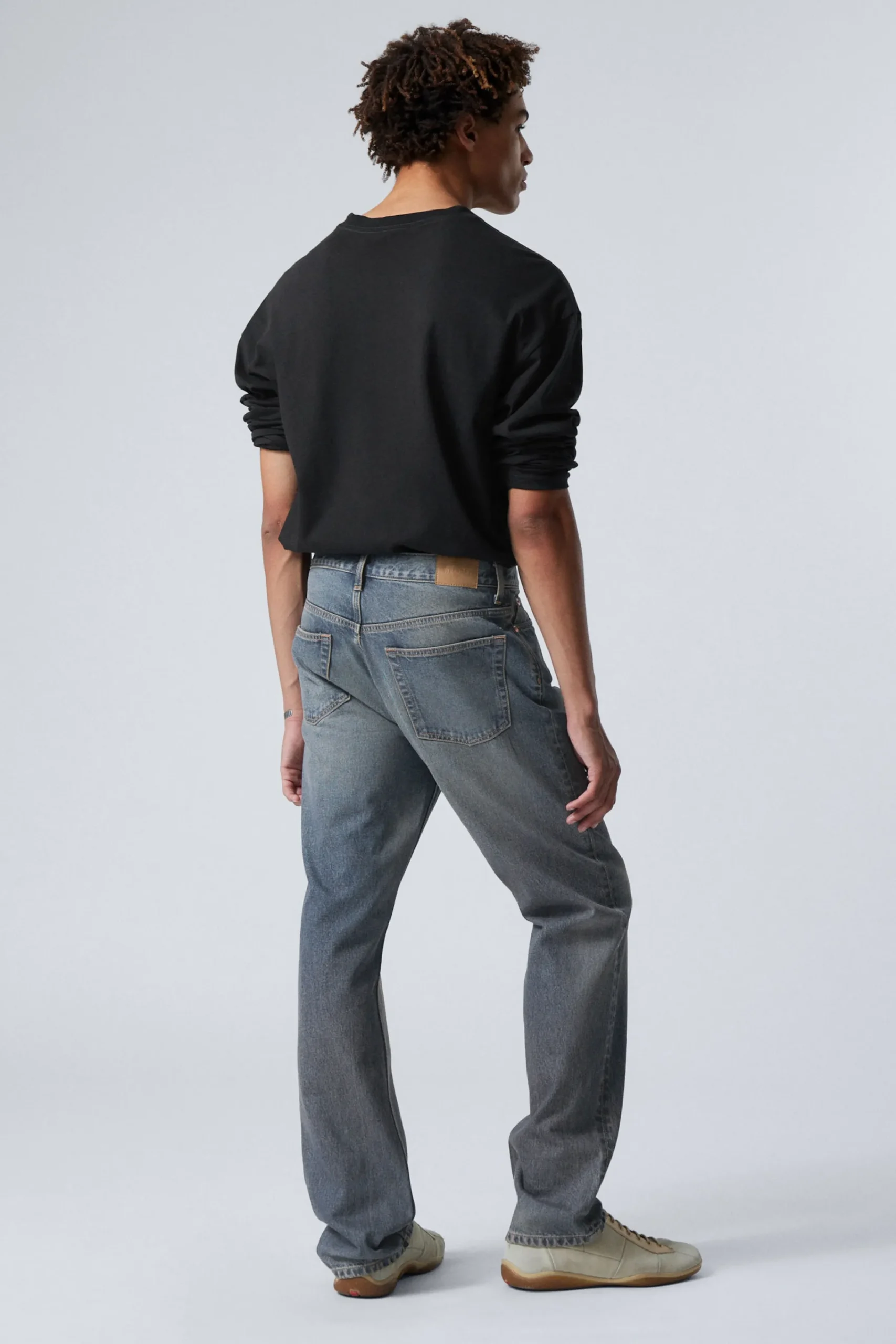 space_relaxed_straight_leg_jeans_4-6.webp Weekday Jeans<SPACE RELAXED STRAIGHT LEG JEANS