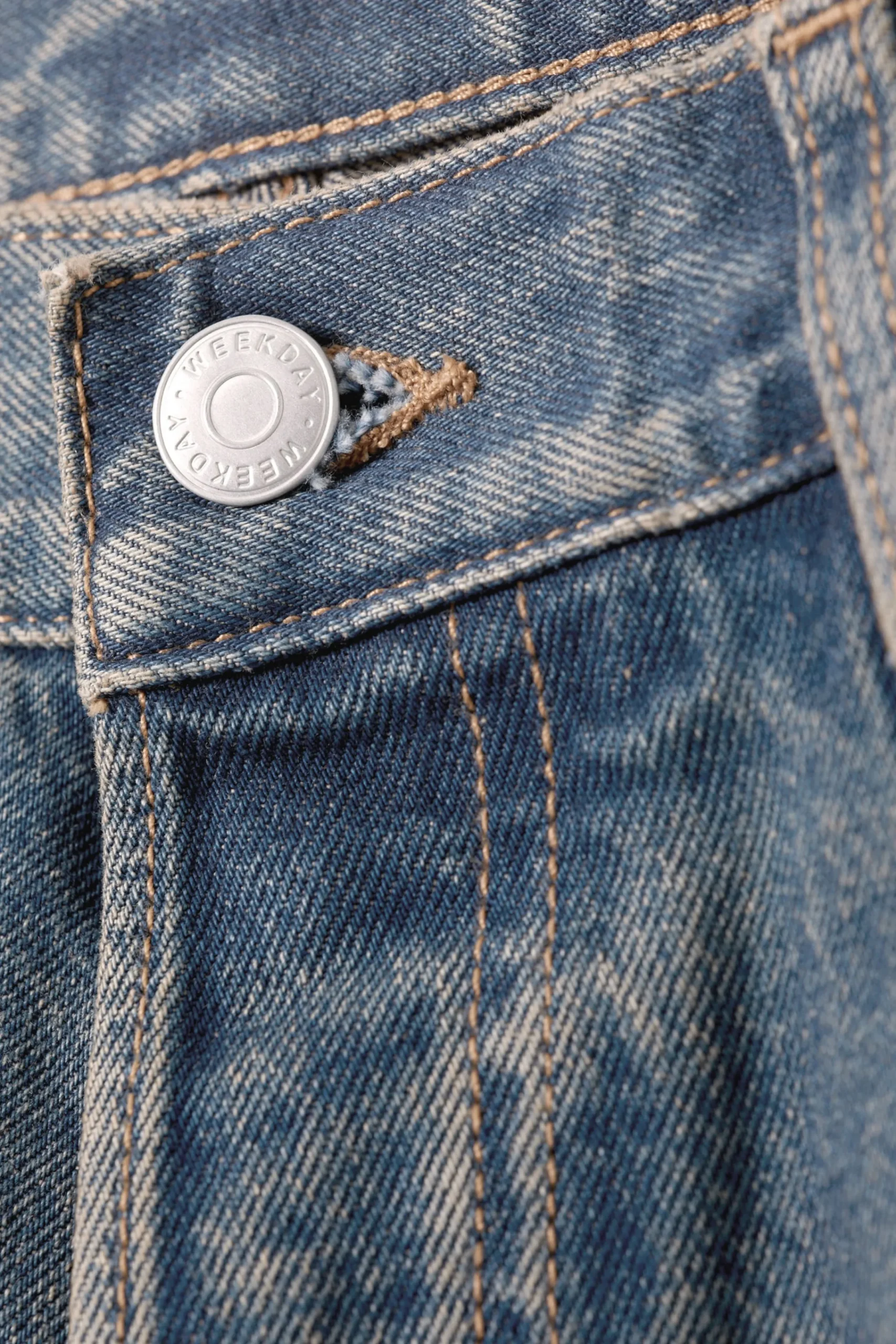 space_relaxed_straight_leg_jeans_5-6.webp Weekday Jeans<SPACE RELAXED STRAIGHT LEG JEANS