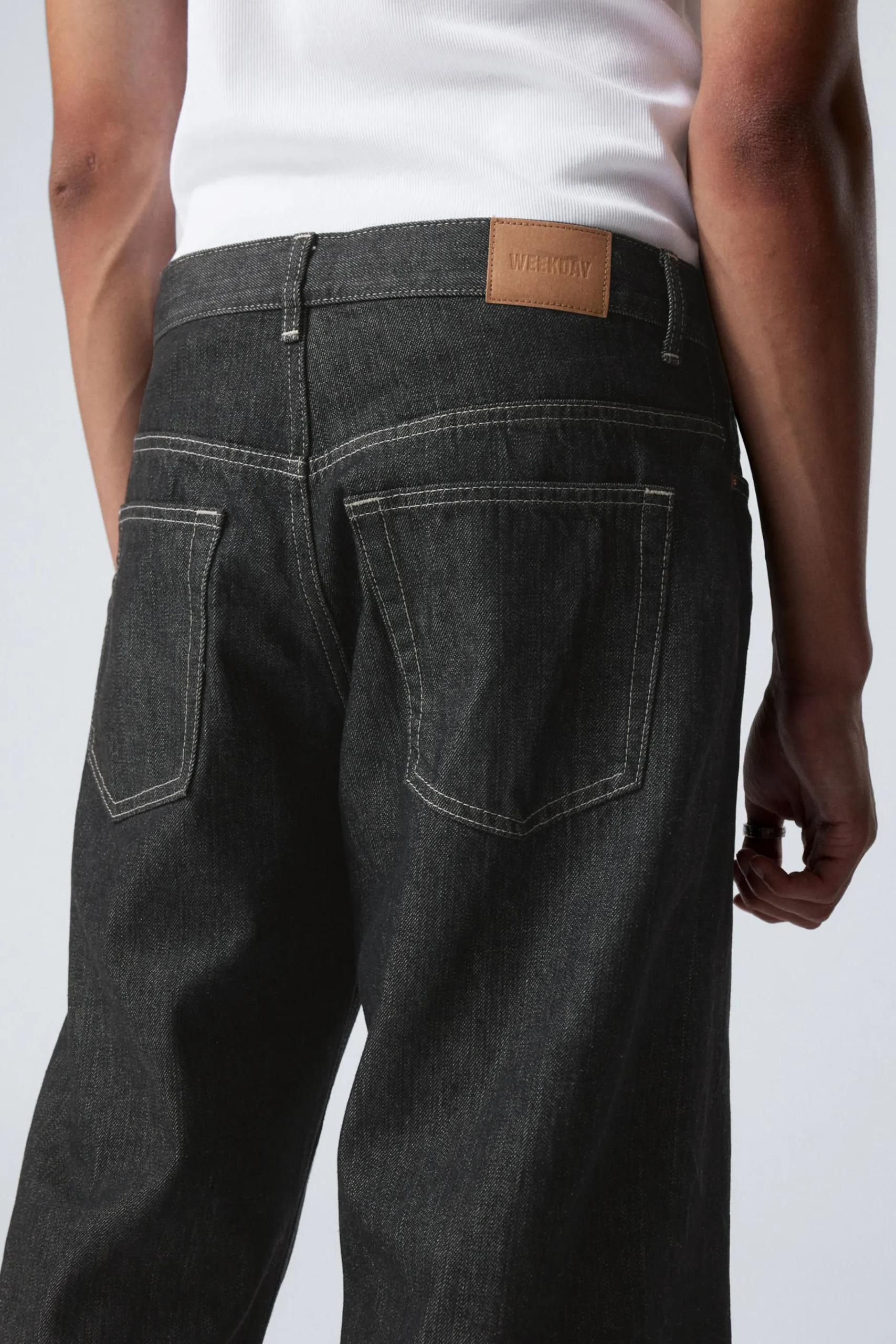 sphere_low_waist_loose_straight_leg_jeans_3-1.webp Weekday Jeans<SPHERE LOW WAIST LOOSE STRAIGHT LEG JEANS