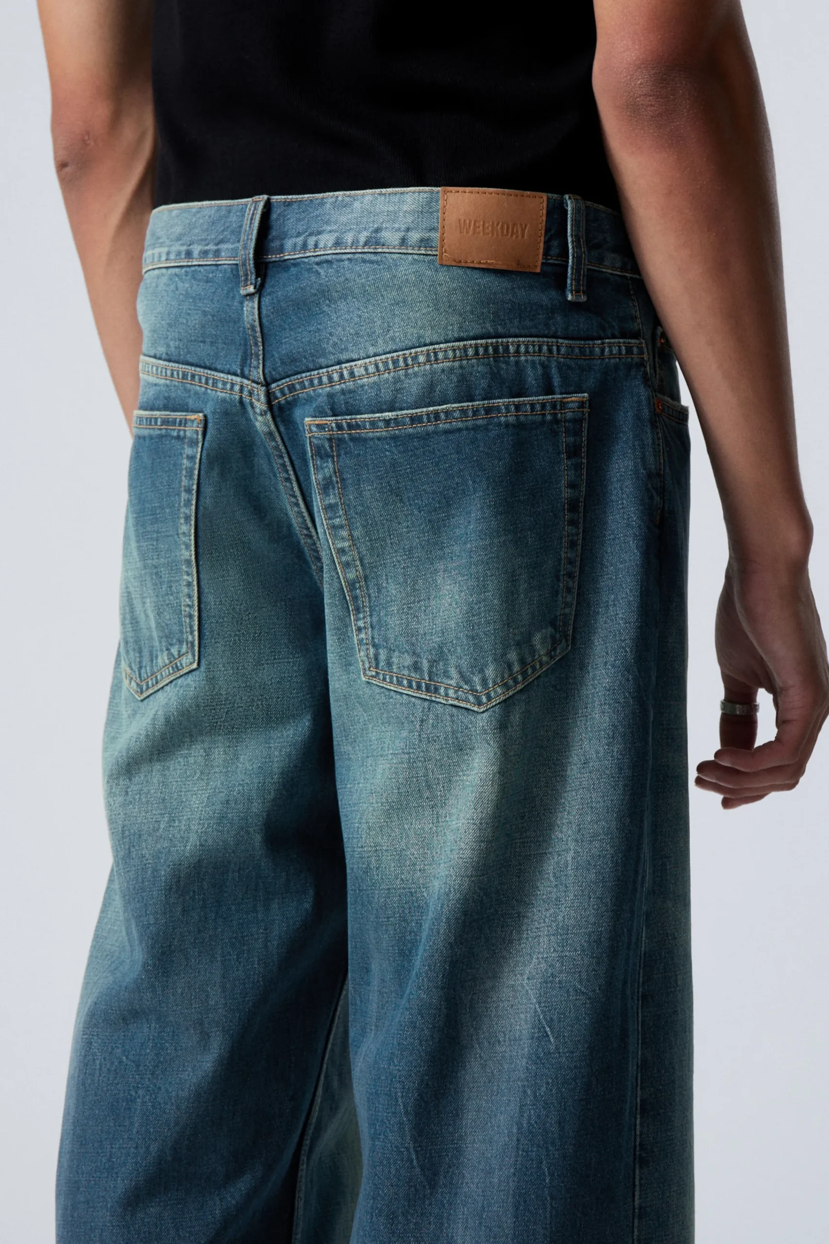 sphere_low_waist_loose_straight_leg_jeans_3-2.webp Weekday Jeans<SPHERE LOW WAIST LOOSE STRAIGHT LEG JEANS