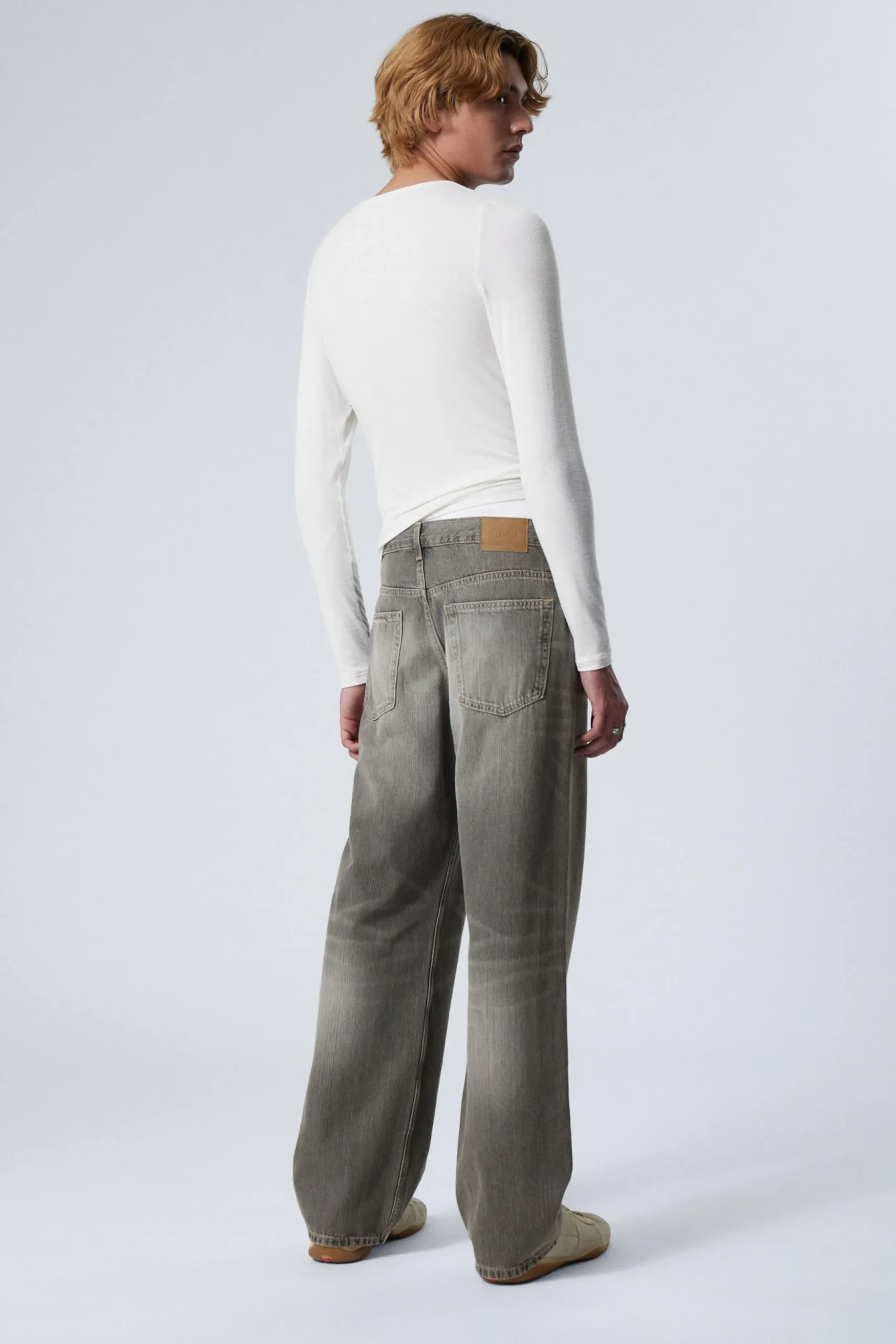 sphere_low_waist_loose_straight_leg_jeans_4.webp Weekday Jeans<SPHERE LOW WAIST LOOSE STRAIGHT LEG JEANS