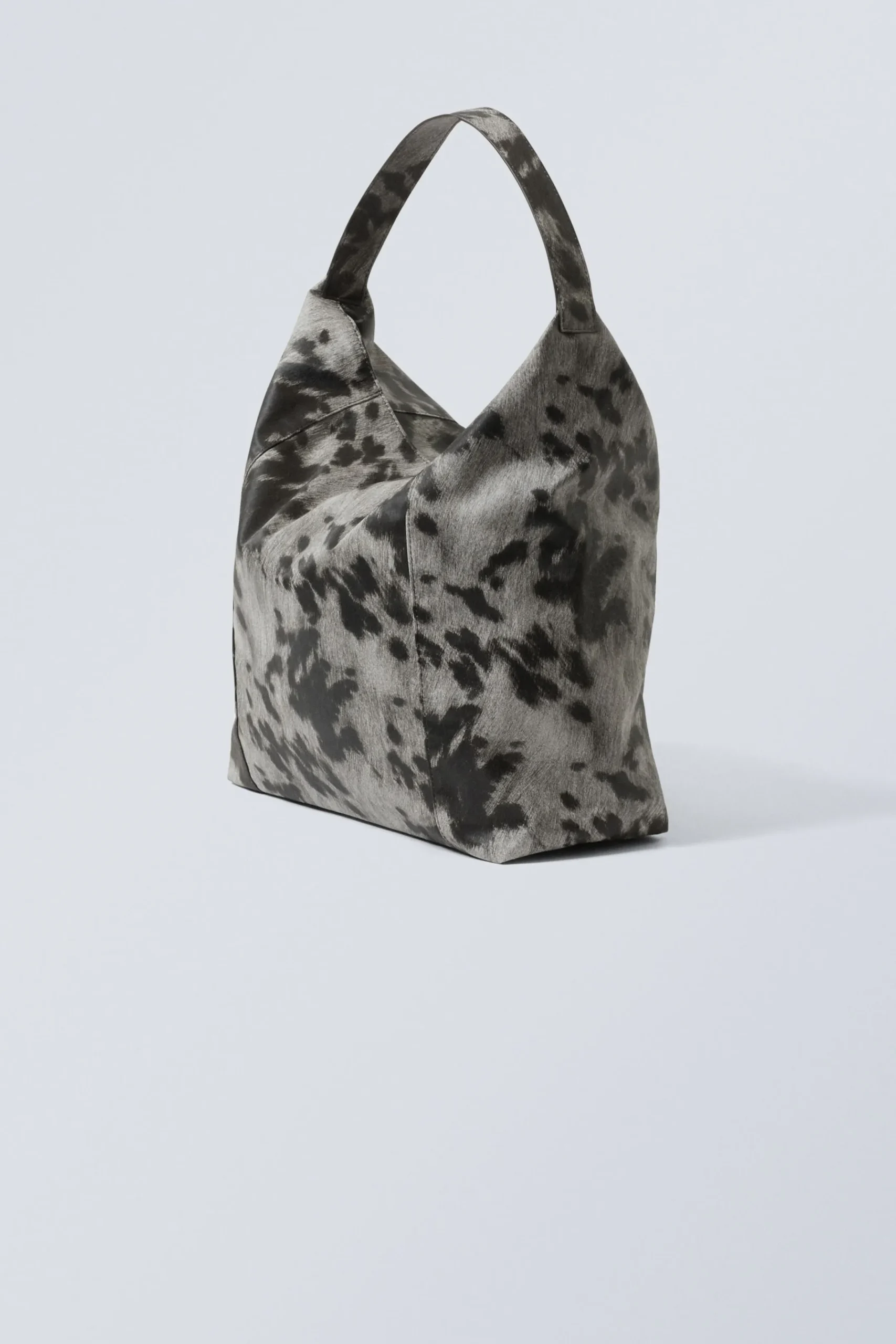 Weekday Väskor<SQUARE COW SHOULDER BAG