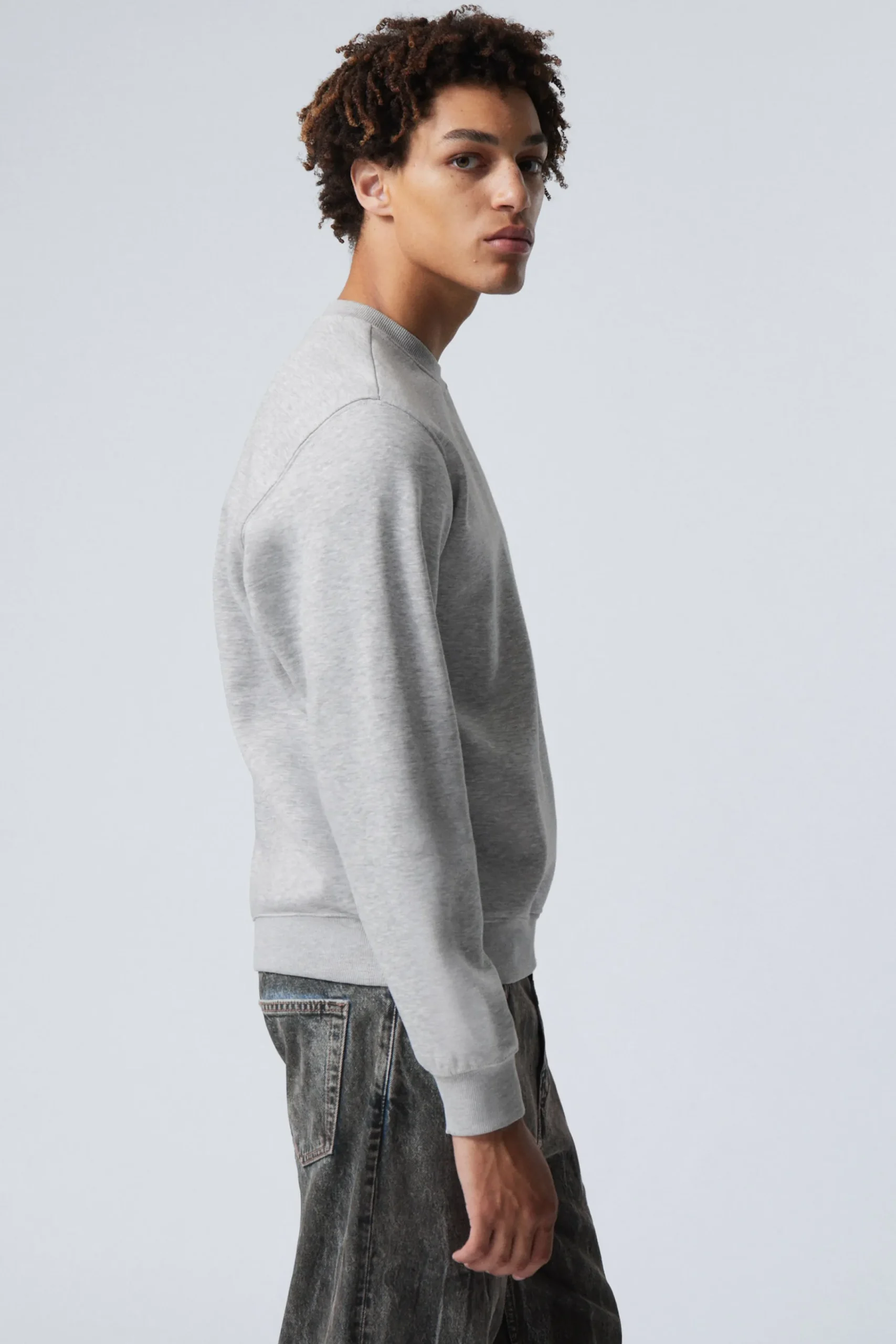 standard_midweight_sweatshirt_3-1.webp Weekday Sweatshirts | Basplagg<STANDARD MIDWEIGHT SWEATSHIRT