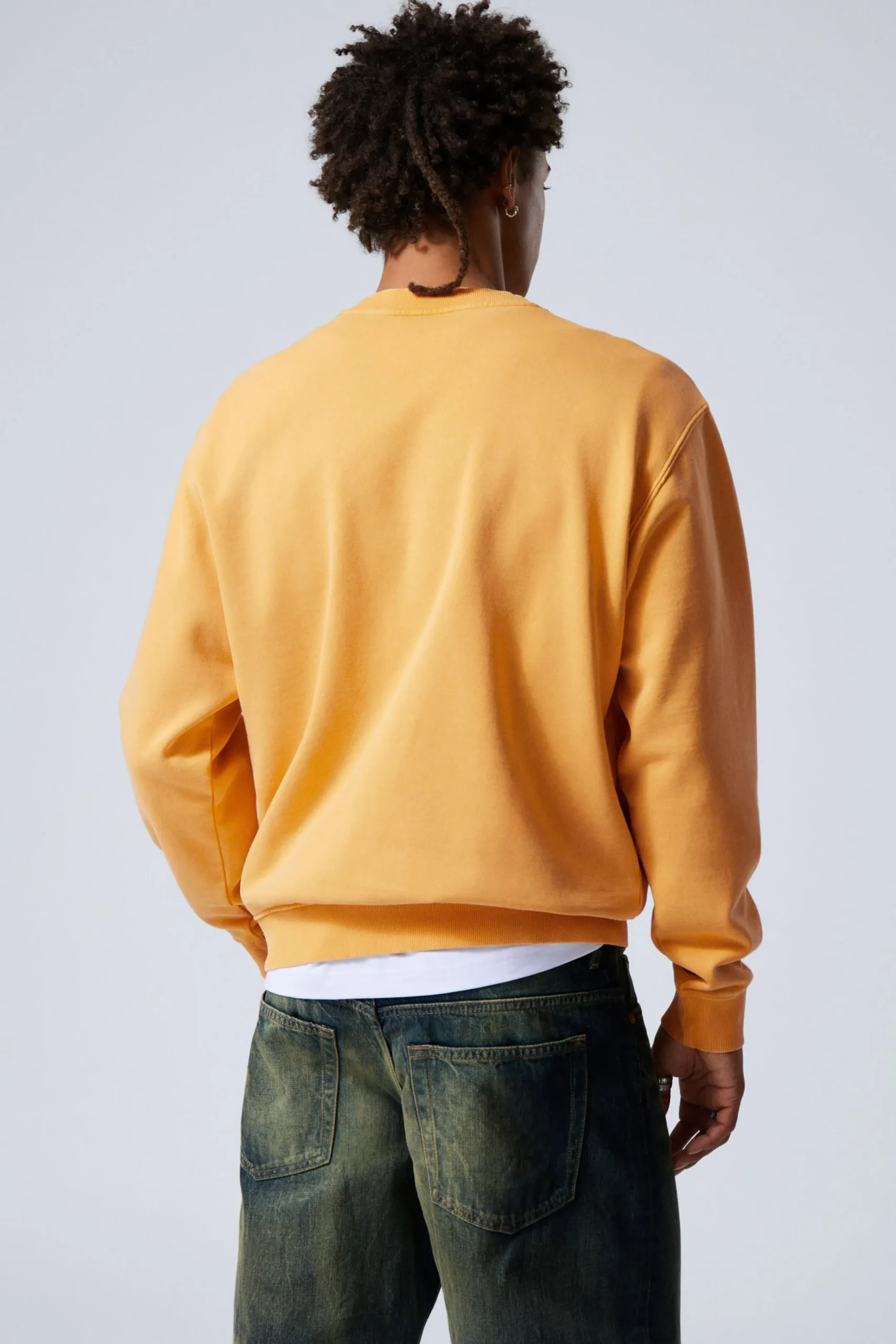 standard_midweight_sweatshirt_3-4.webp Weekday Sweatshirts | Basplagg<STANDARD MIDWEIGHT SWEATSHIRT