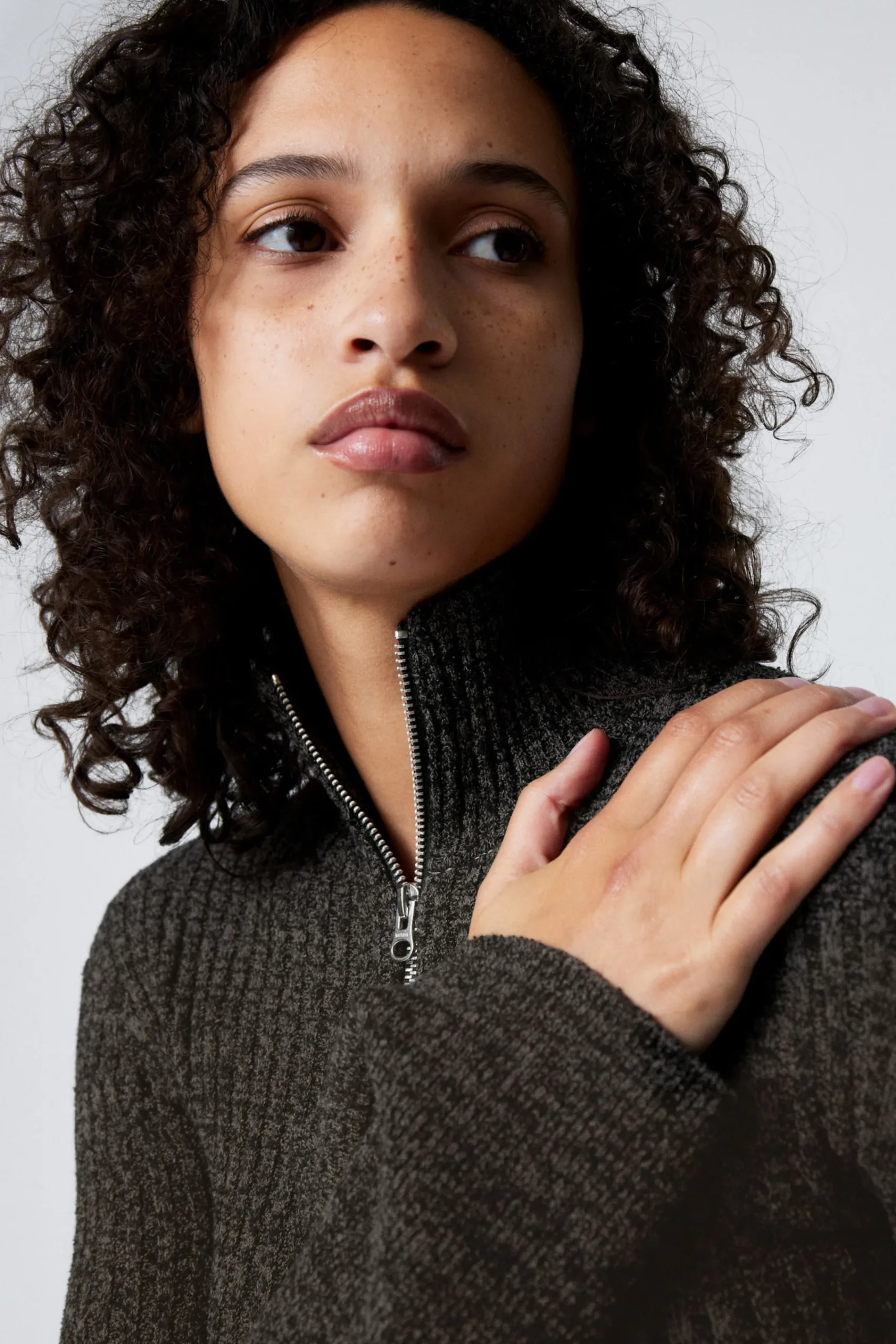 Weekday Stickat<STICKAD CARDIGAN MED DRAGKEDJA