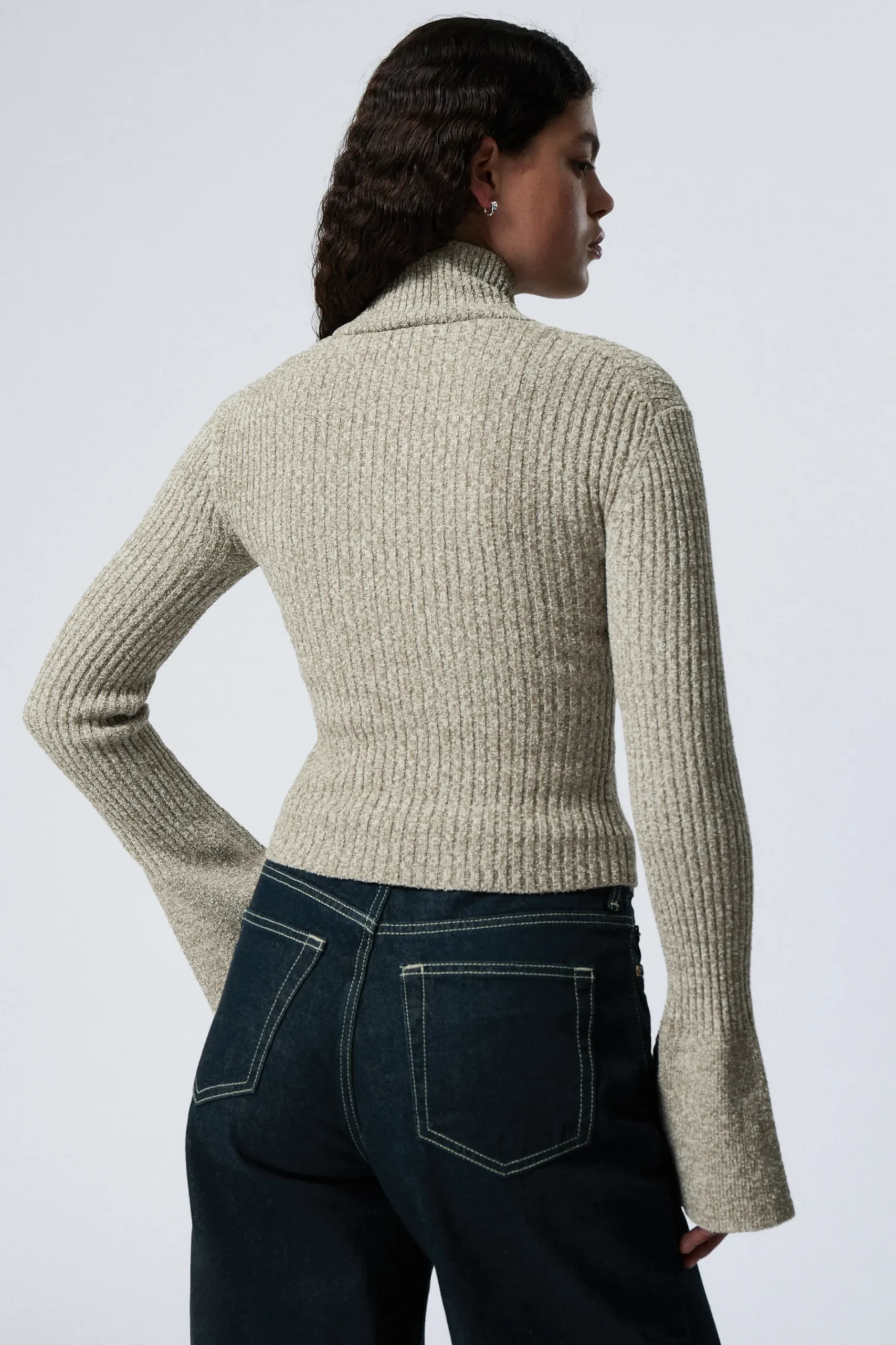 stickad_cardigan_med_dragkedja_3.webp Weekday Stickat<STICKAD CARDIGAN MED DRAGKEDJA