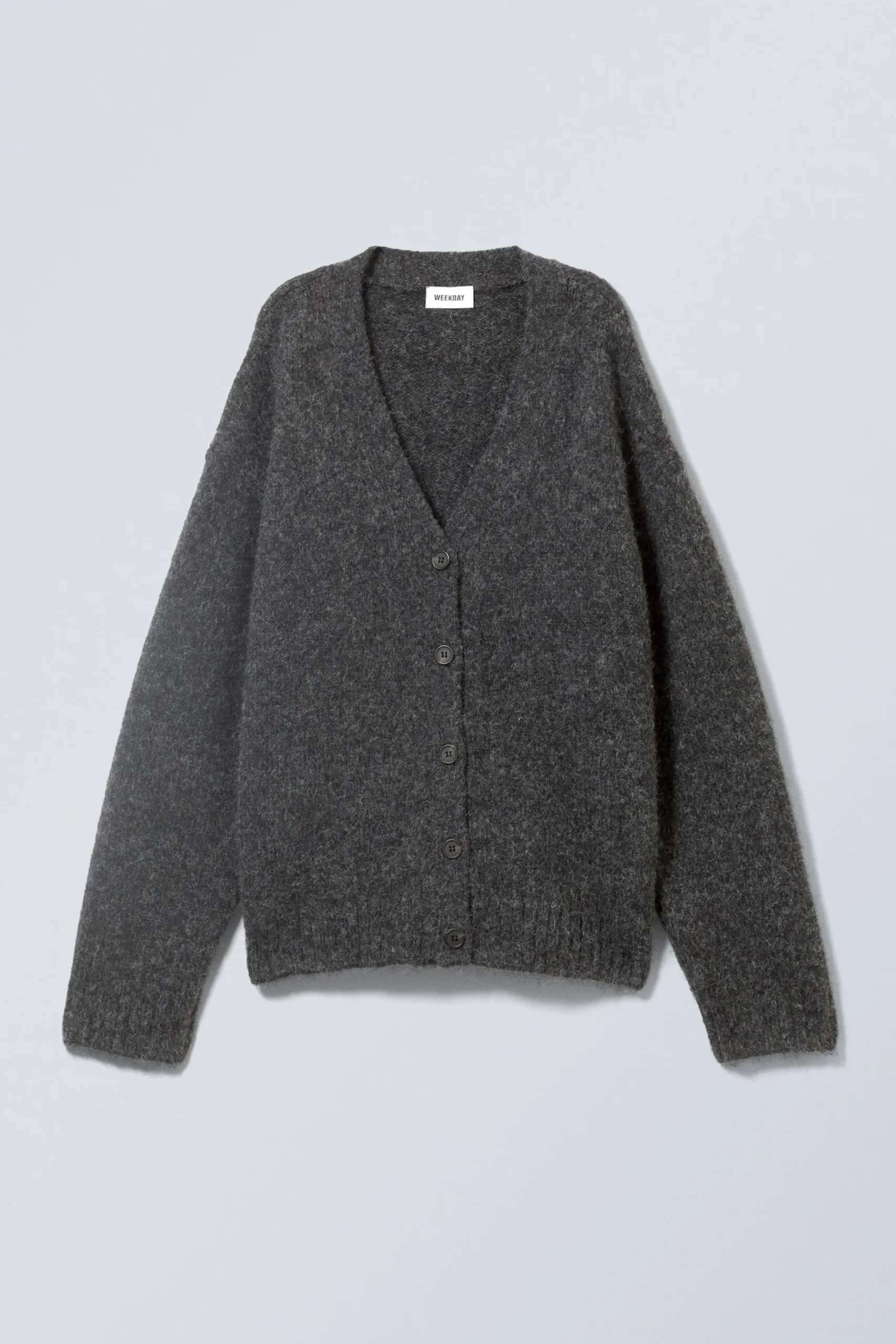 stickad_enkelknppt_cardigan_2.webp Weekday Stickat<STICKAD ENKELKNÄPPT CARDIGAN