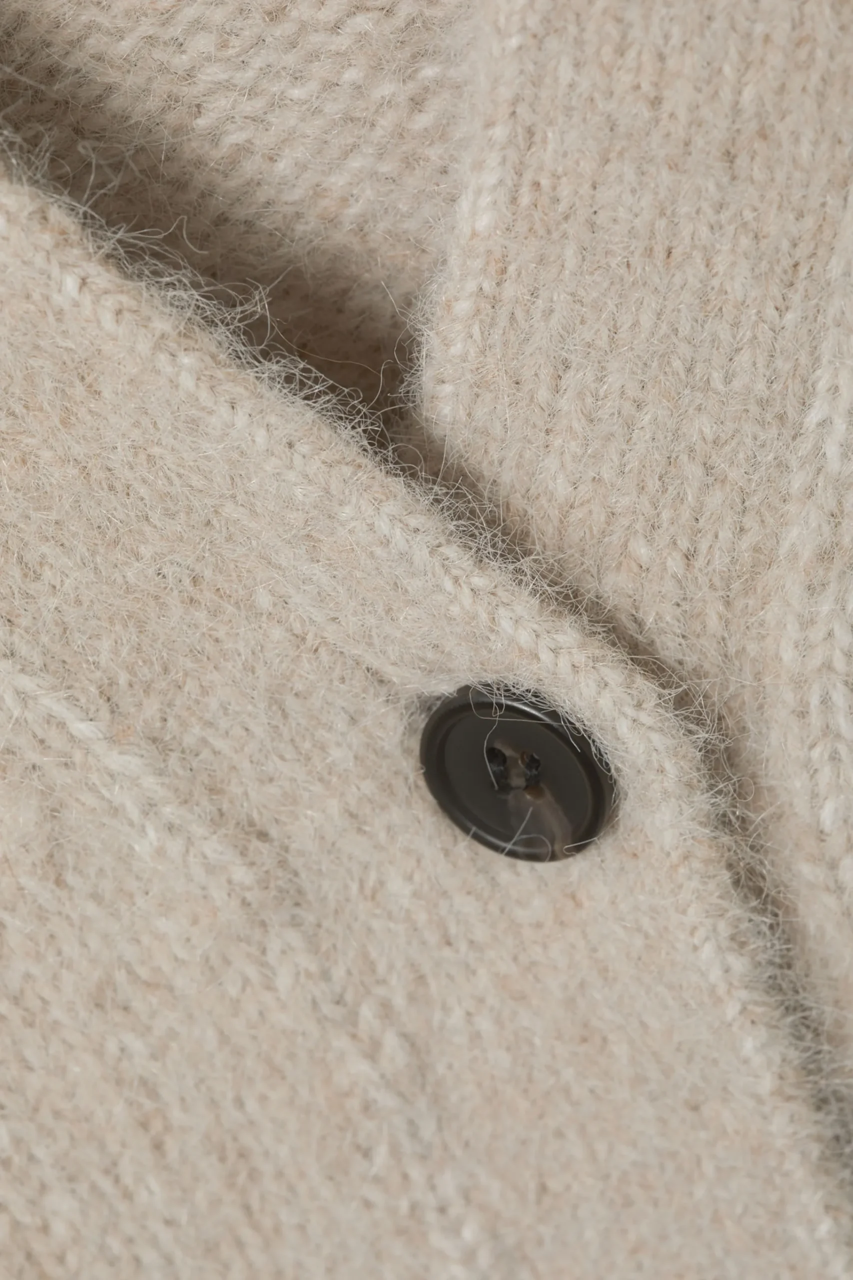 stickad_enkelknppt_cardigan_4-1.webp Weekday Stickat<STICKAD ENKELKNÄPPT CARDIGAN