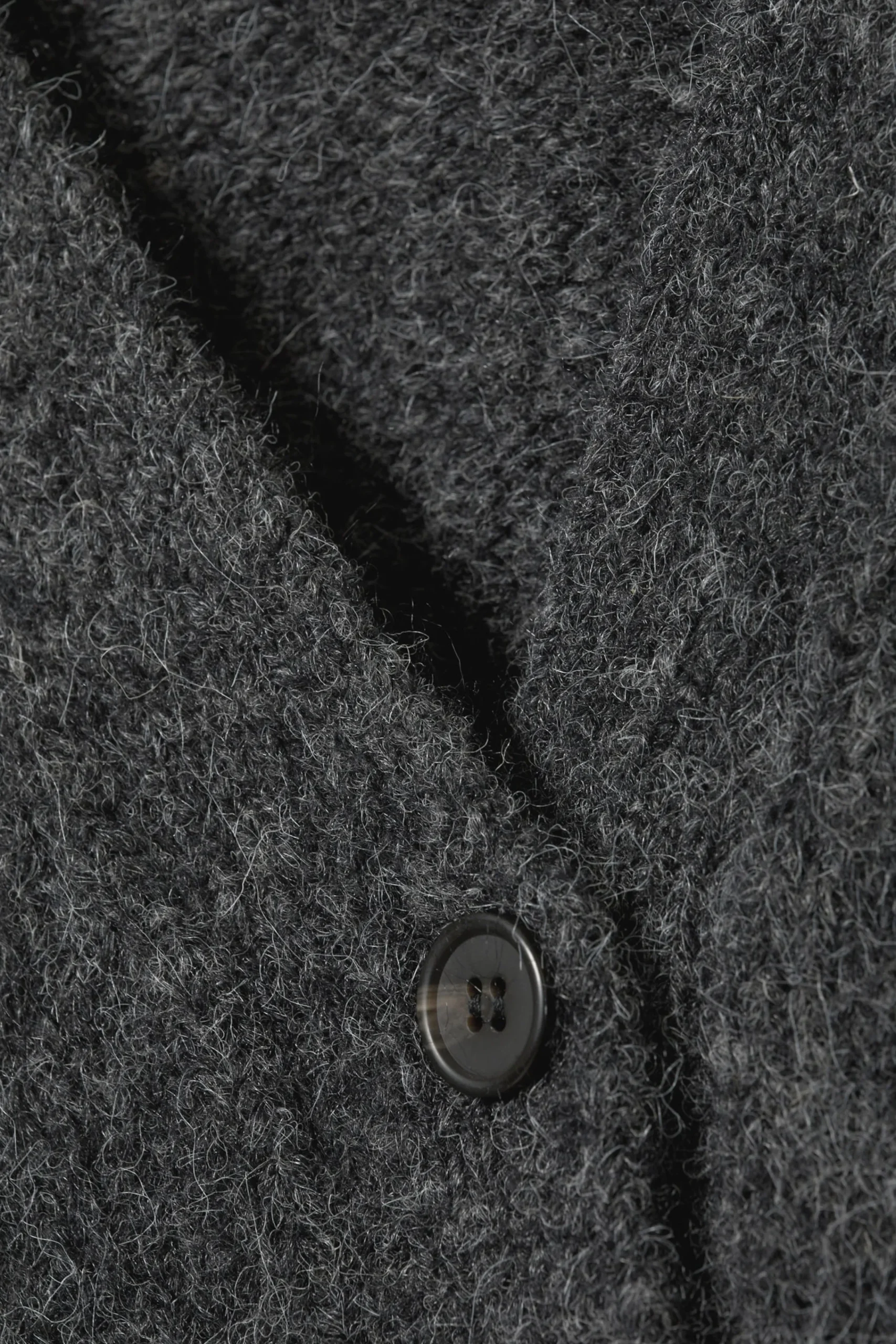 stickad_enkelknppt_cardigan_4.webp Weekday Stickat<STICKAD ENKELKNÄPPT CARDIGAN