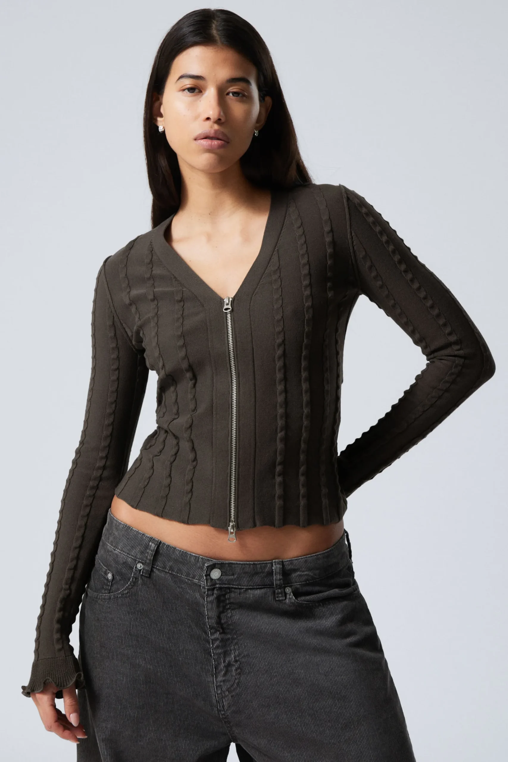 Weekday Stickat<STRUKTURERAD CARDIGAN MED DRAGKEDJA